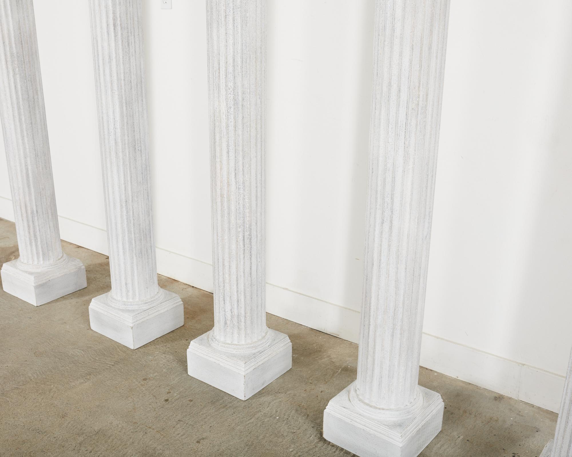 Set von sechs geriffelten Zinksäulen im neoklassischen Stil im Angebot 9
