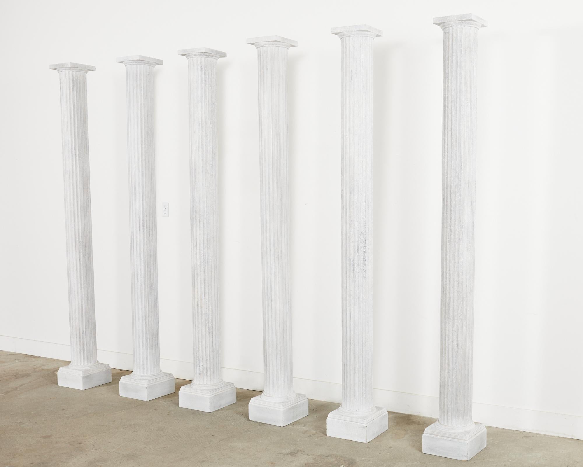 Set von sechs geriffelten Zinksäulen im neoklassischen Stil im Angebot 11