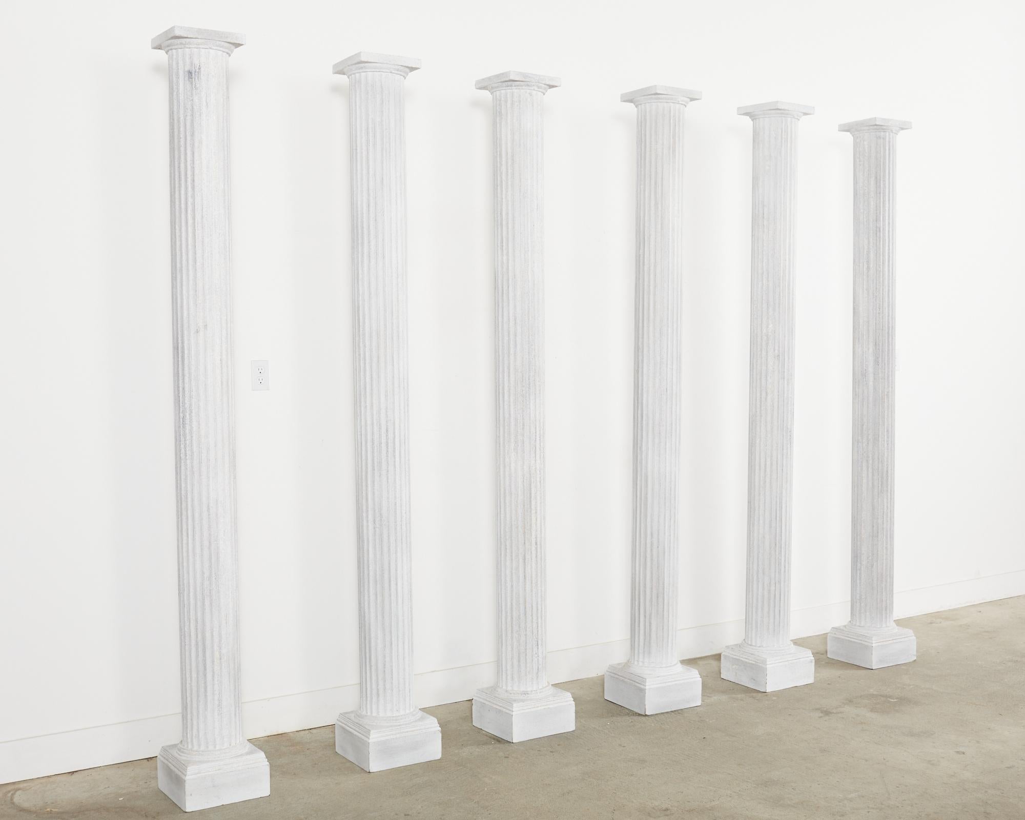 Set von sechs geriffelten Zinksäulen im neoklassischen Stil (Neoklassisch) im Angebot