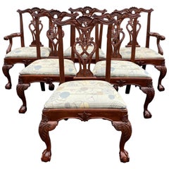 Ensemble de six chaises de salle à manger en acajou joliment sculptées de style Chippendale