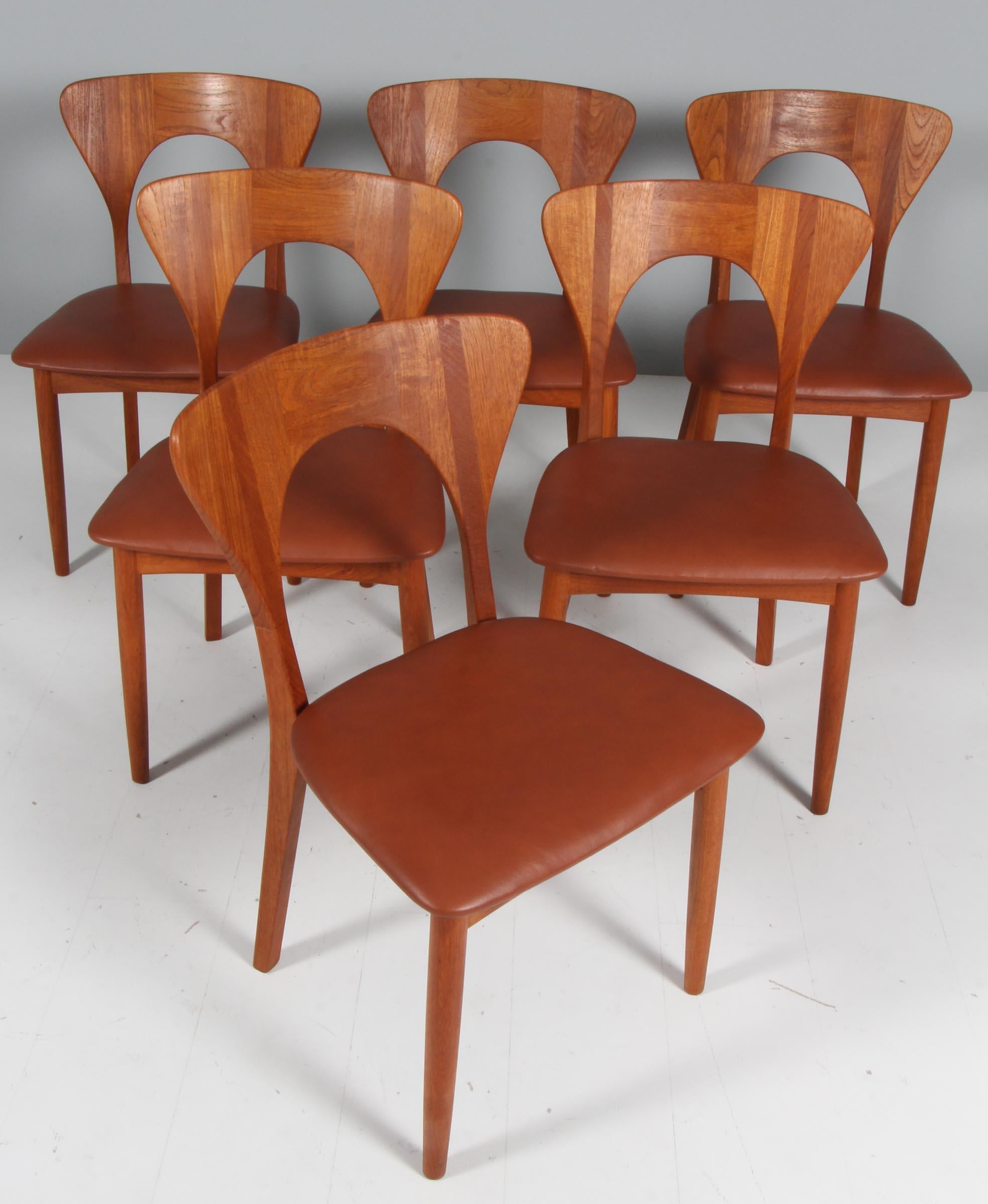 Set of six Niels Koefoed dining chairs in massive teak.

Model: Peter

Upholstered with cognac aniline leather.

Made by Koefoeds Møbelfabrik.