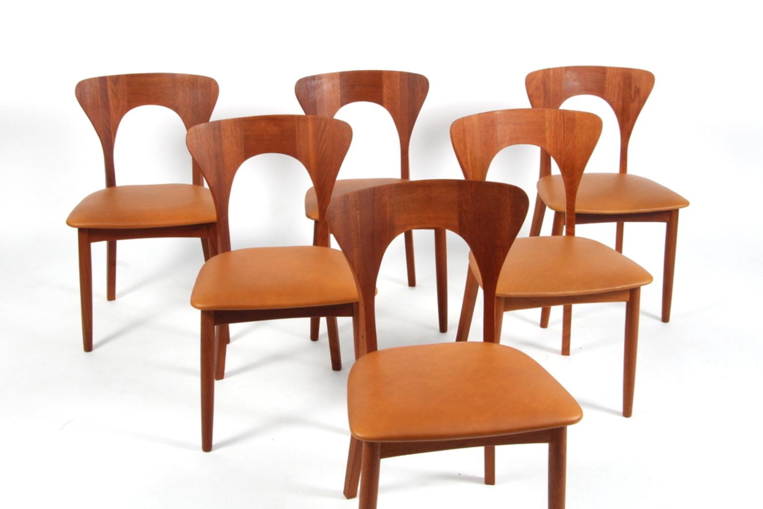 Set of six Niels Koefoed dining chairs in massive teak.

New upholstered with silk aniline leather from camo.

Made by Koefoeds Møbelfabrik.