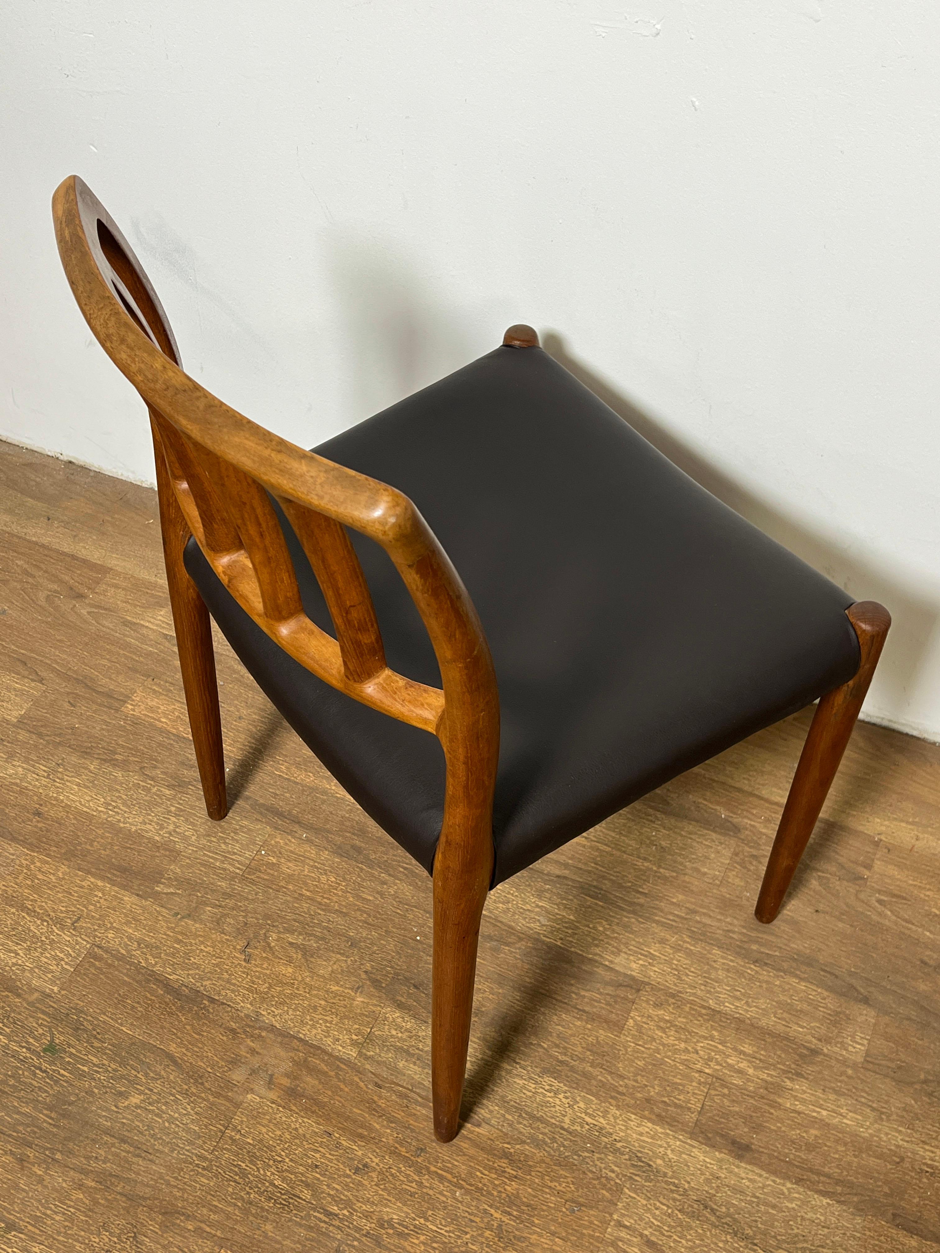 Set di sei sedie da pranzo in teak danese Niels Moller, circa anni '70 in vendita 4