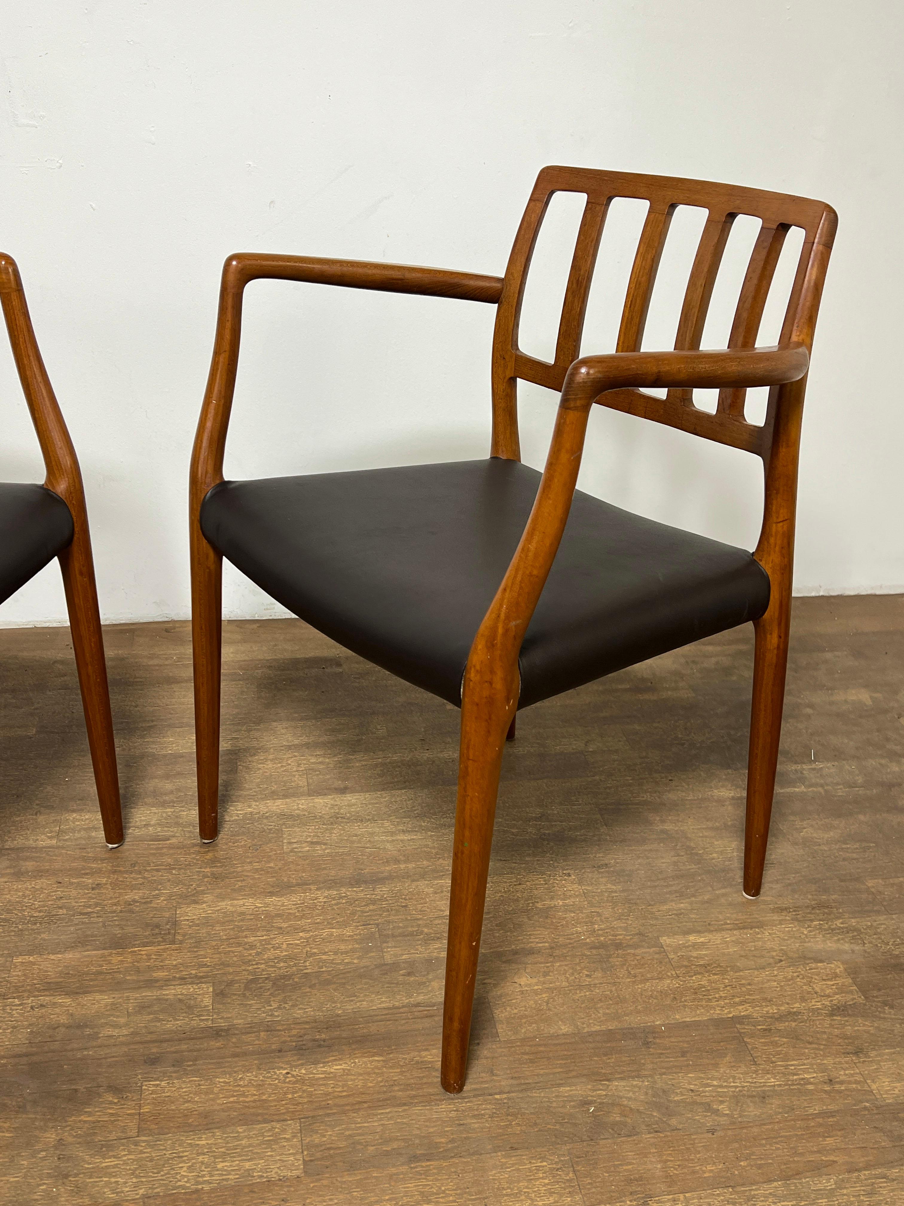 Scandinavo moderno Set di sei sedie da pranzo in teak danese Niels Moller, circa anni '70 in vendita