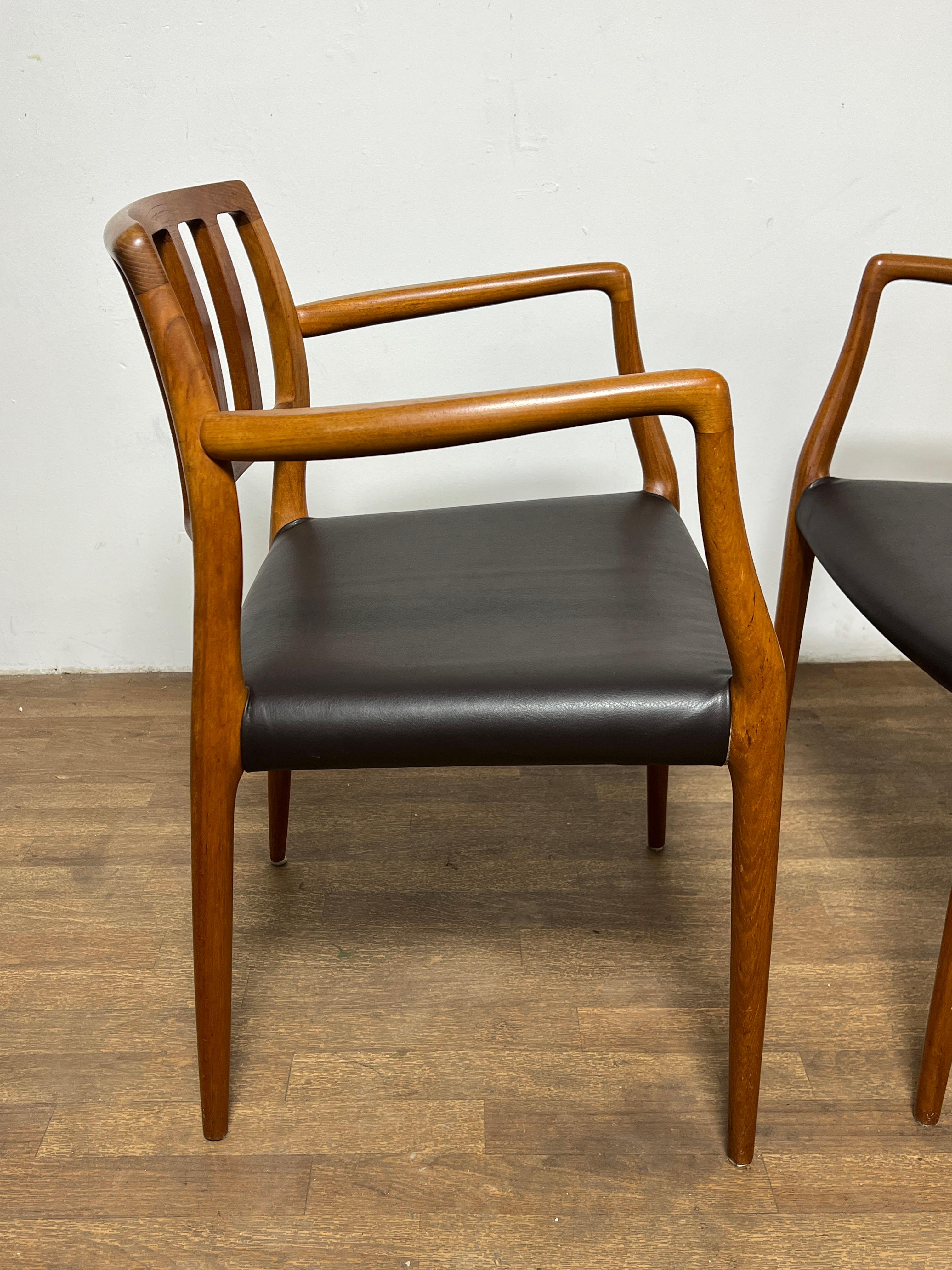 Danese Set di sei sedie da pranzo in teak danese Niels Moller, circa anni '70 in vendita