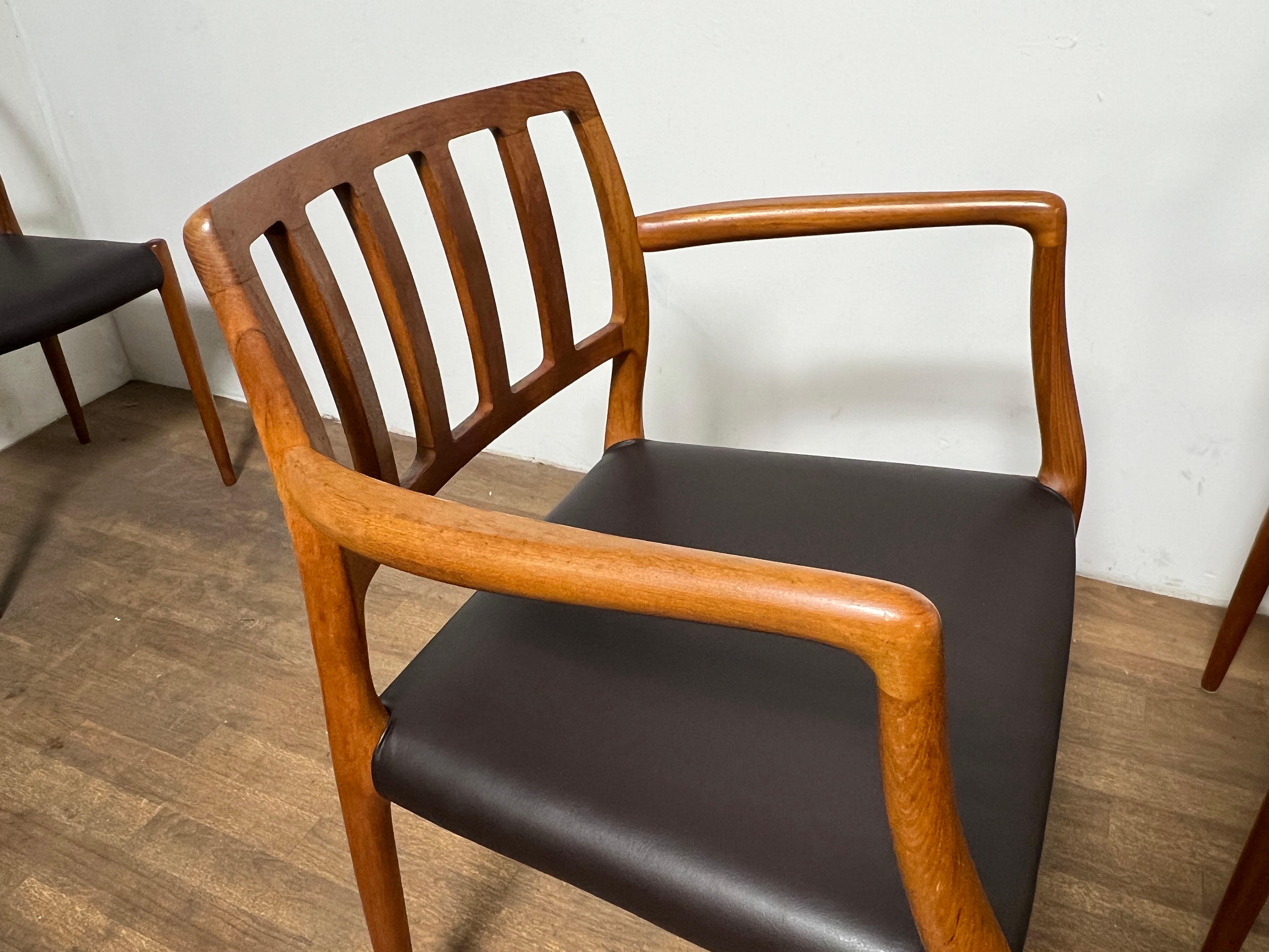 Fine XX secolo Set di sei sedie da pranzo in teak danese Niels Moller, circa anni '70 in vendita