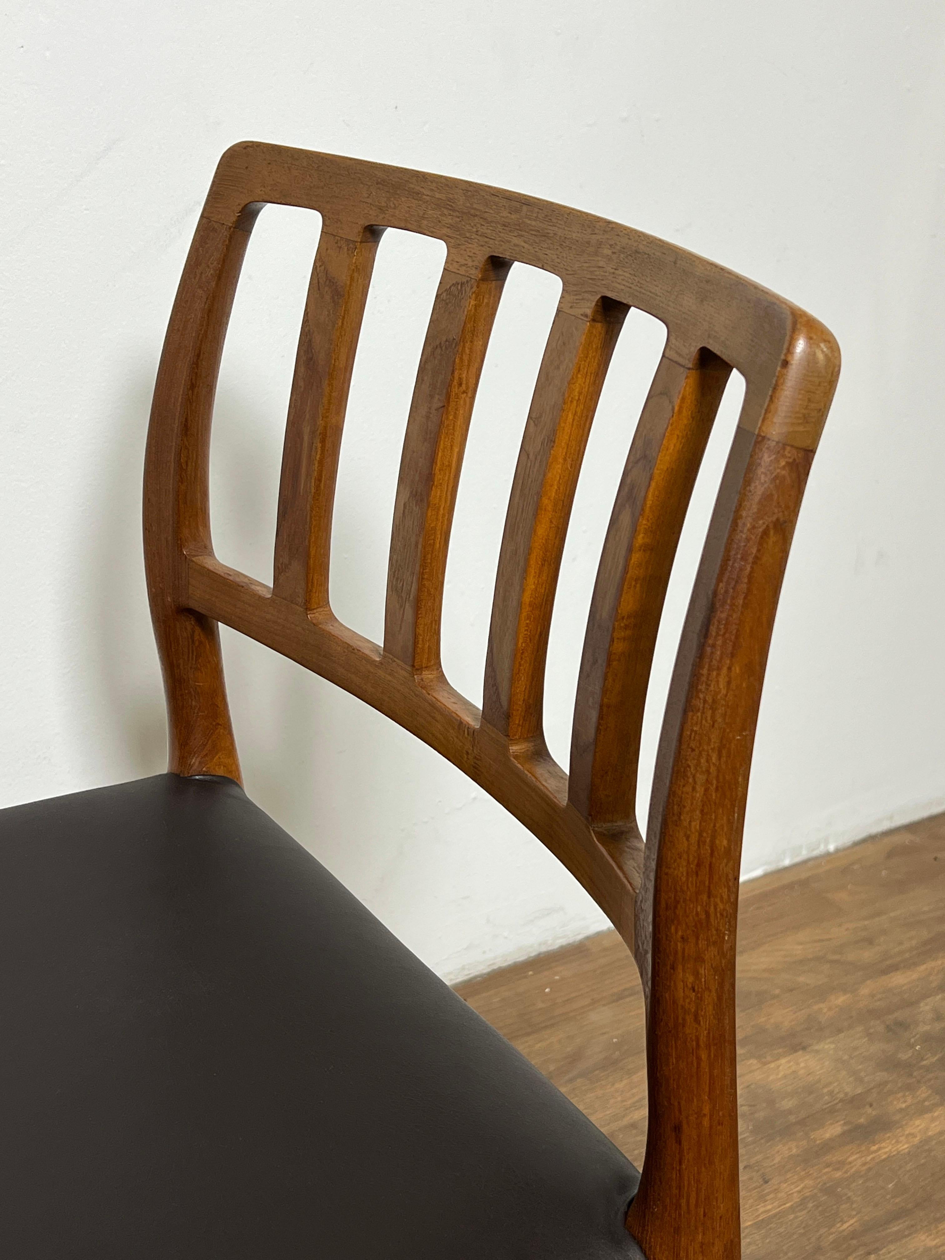 Set di sei sedie da pranzo in teak danese Niels Moller, circa anni '70 in vendita 2
