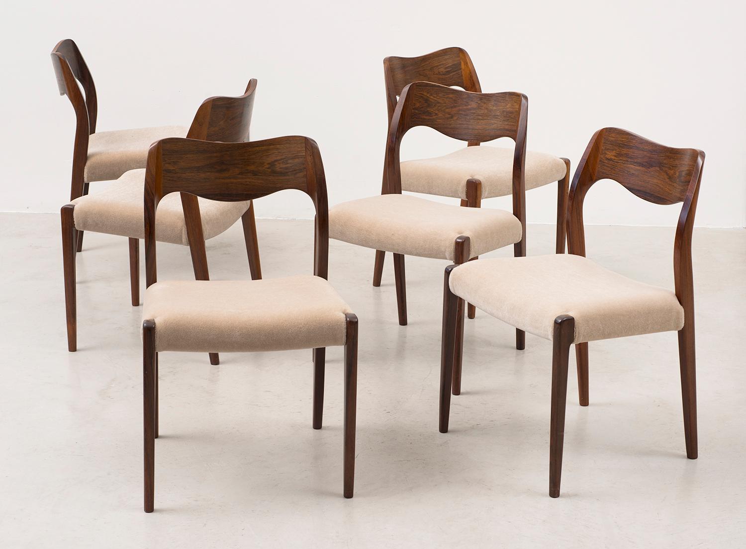 Set of Six Niels Moller Dining Chairs Model #71 in Rosewood and Velvet Mohair 5