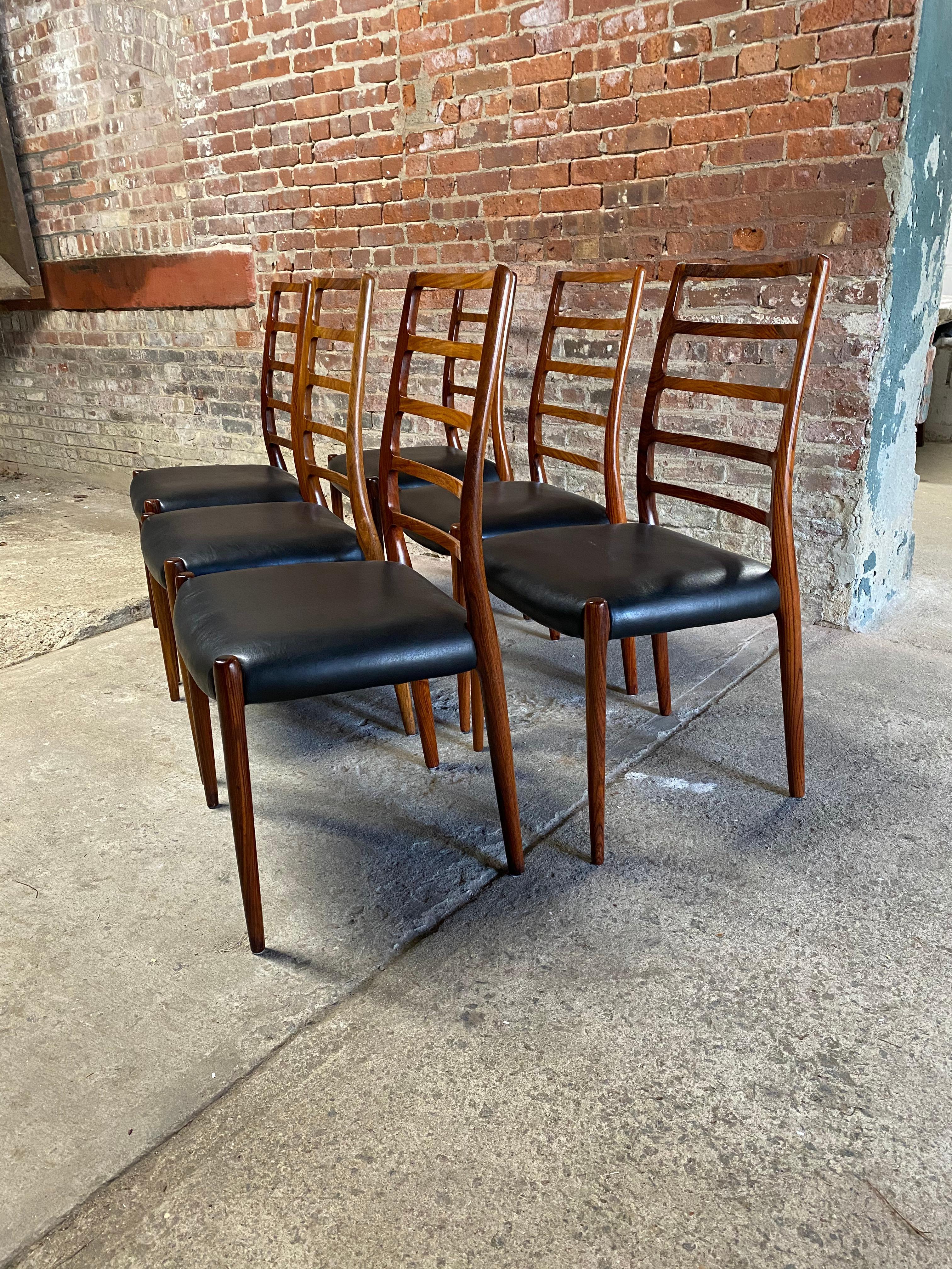 Milieu du XXe siècle Ensemble de six chaises de salle à manger Niels Otto Moller Ladder modèle 82 à dossier
