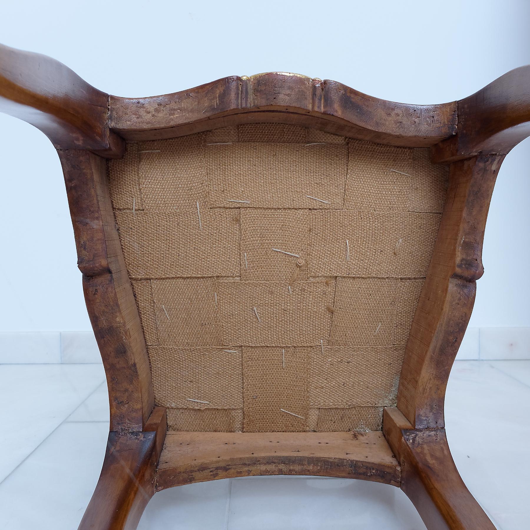 Rococo Ensemble de six chaises de salle à manger rococo d'Europe du Nord du 18ème siècle en vente