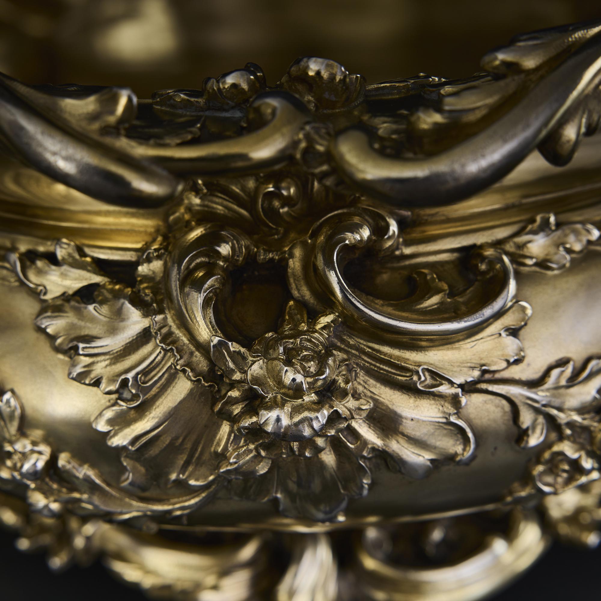 Impressive George V antique silver-gilt wine cistern For Sale 3