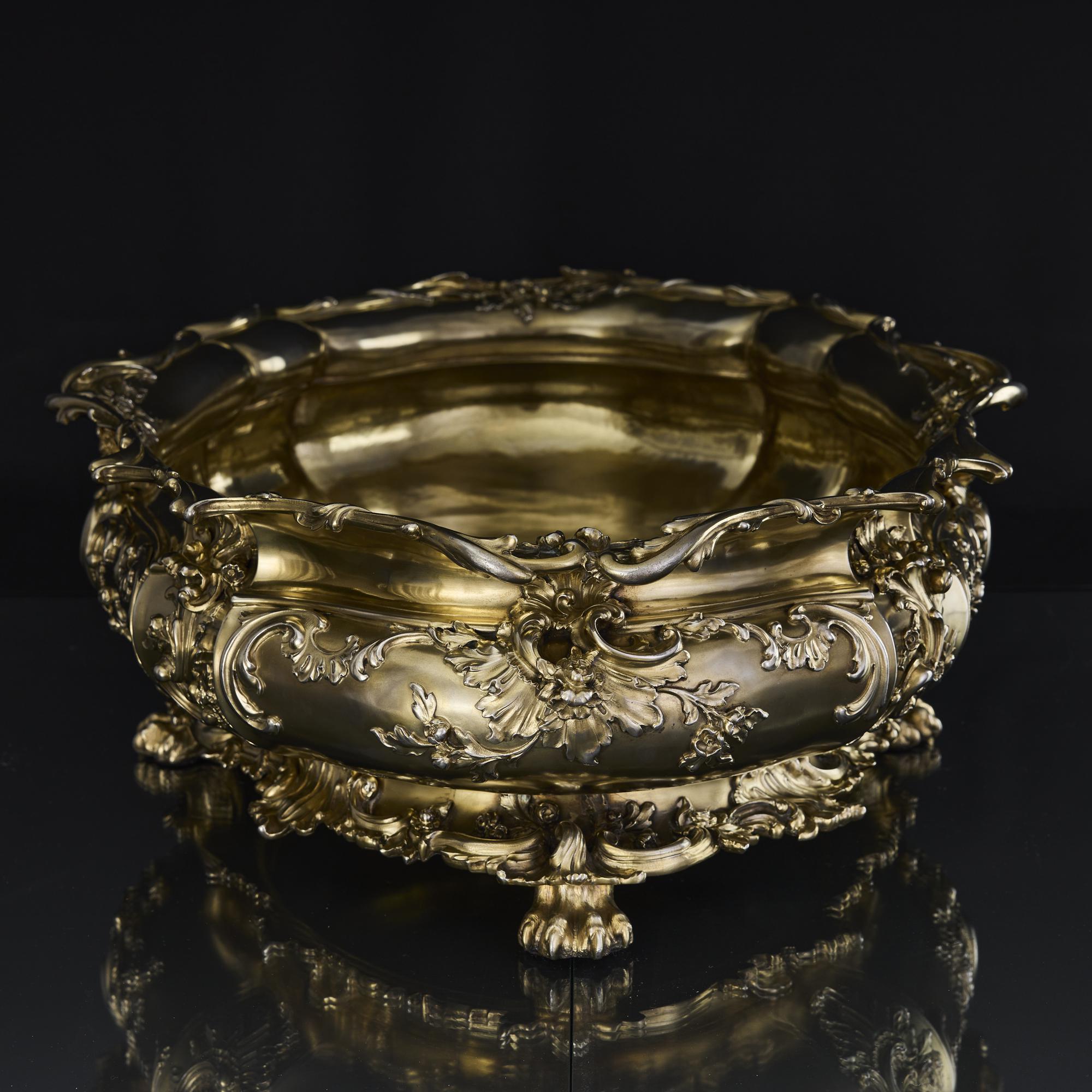 Impressive George V antique silver-gilt wine cistern For Sale 4
