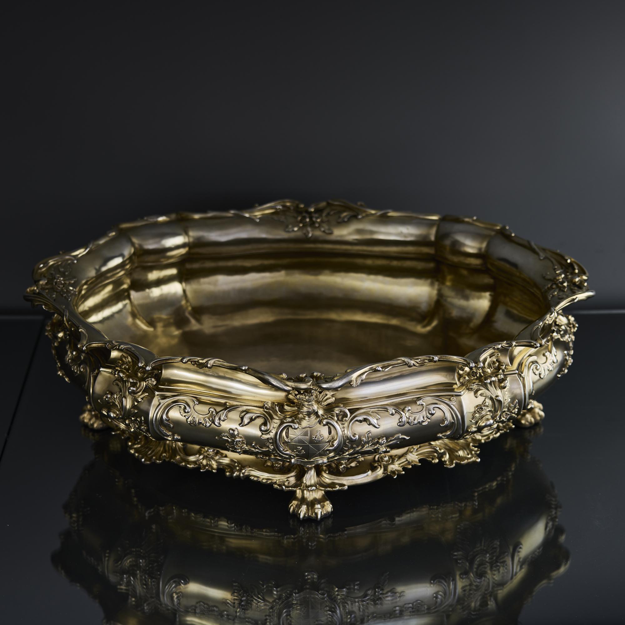 Impressive George V antique silver-gilt wine cistern In Good Condition For Sale In London, GB