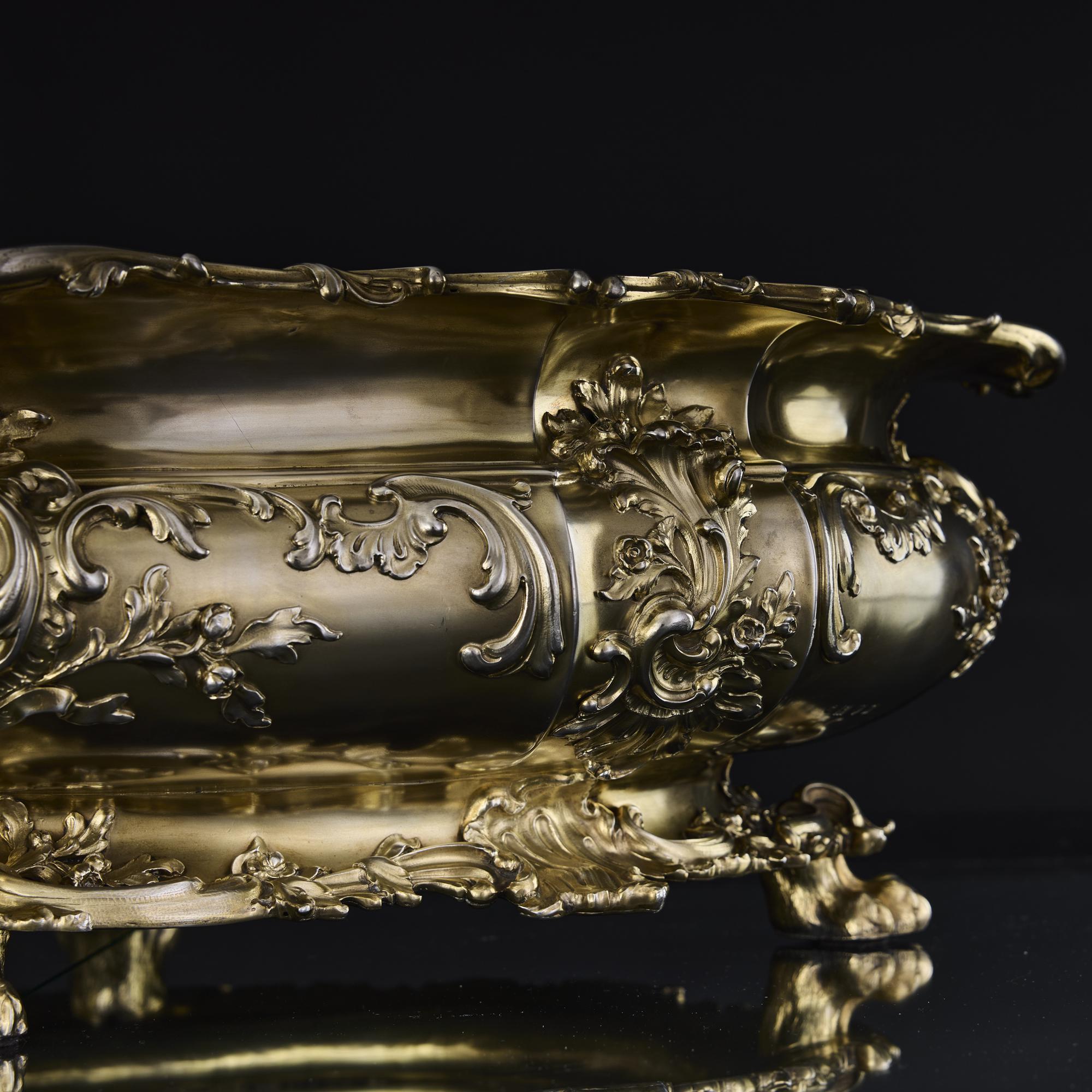 Early 20th Century Impressive George V antique silver-gilt wine cistern For Sale