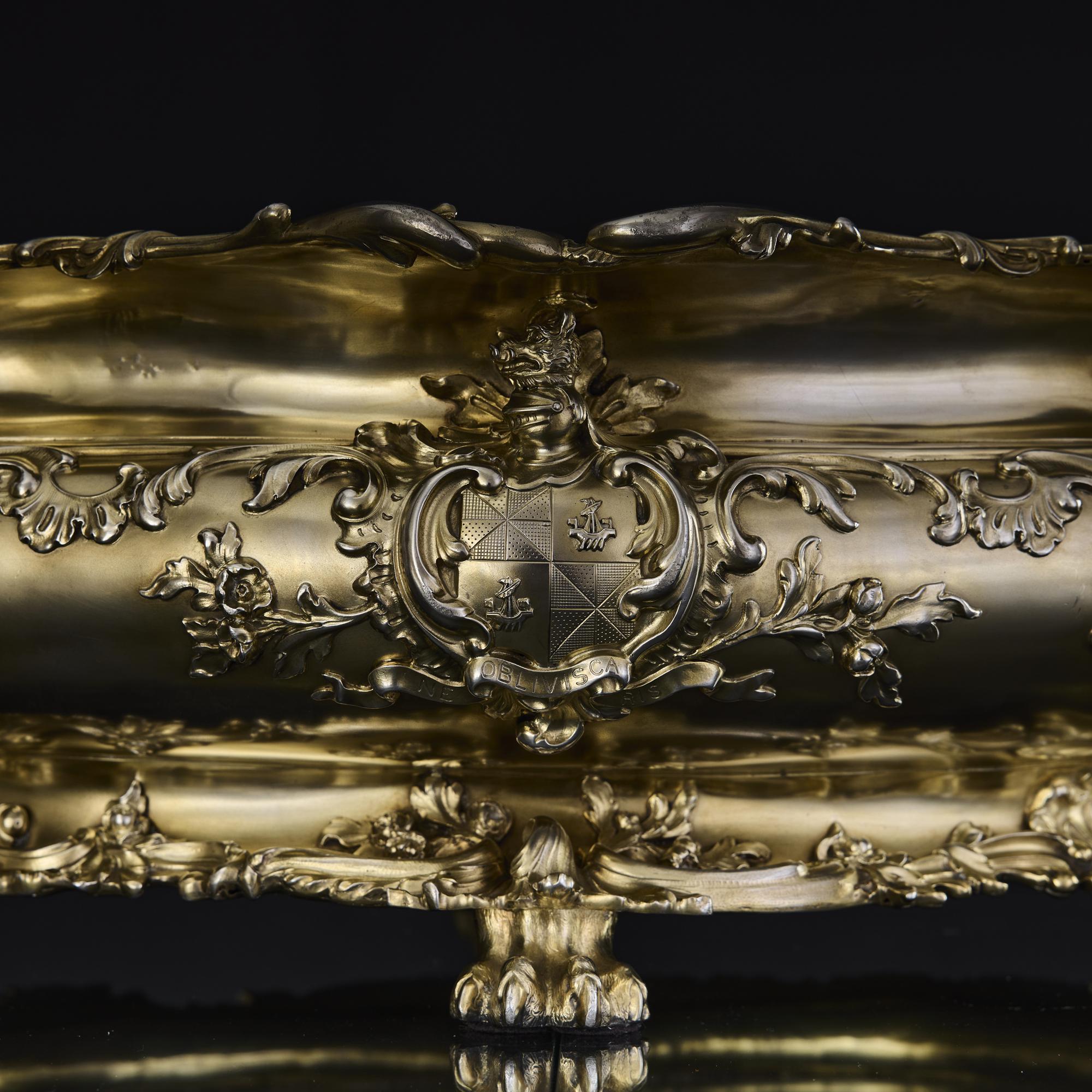 Impressive George V antique silver-gilt wine cistern For Sale 2