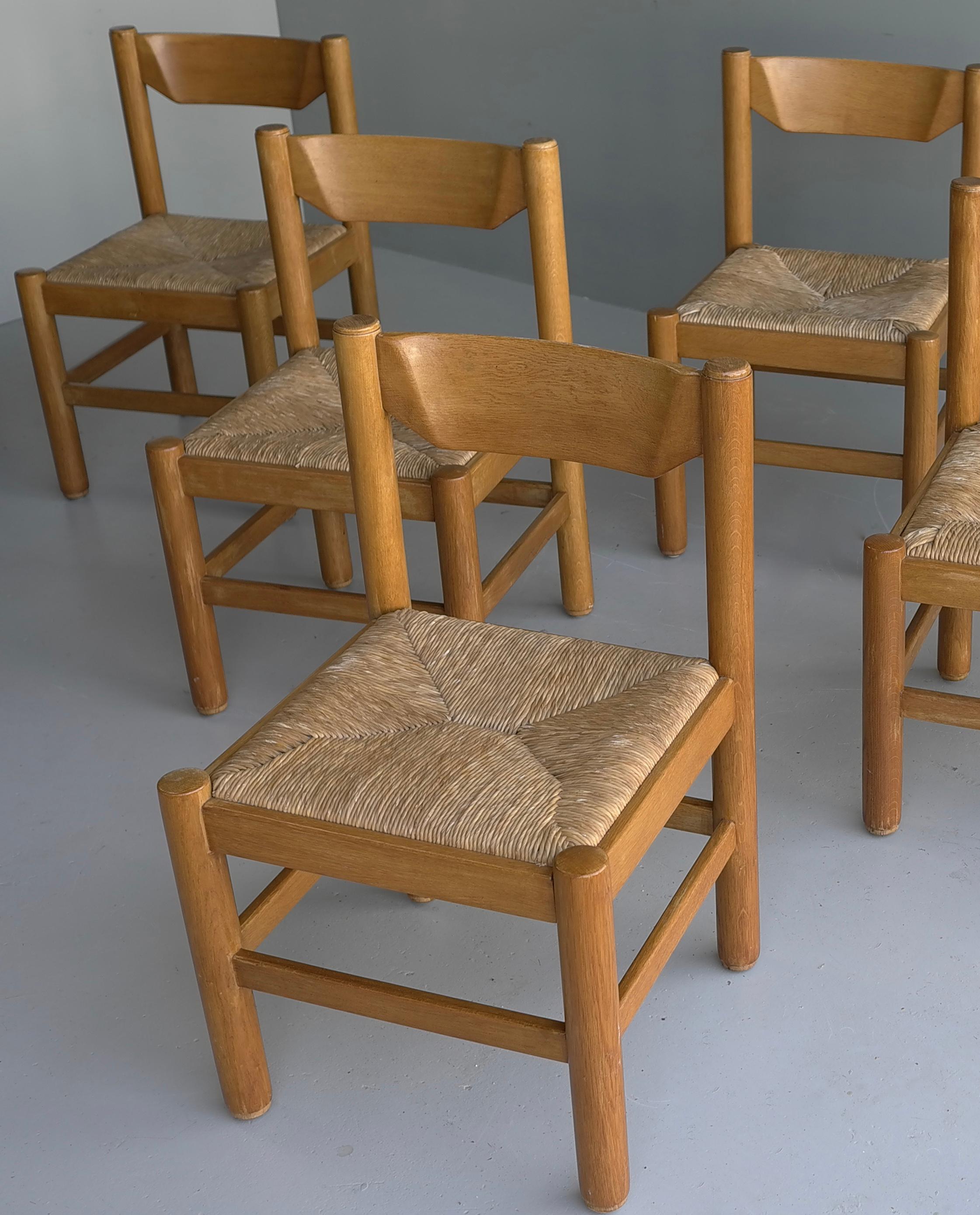 Set of six wooden dining chairs in style of Charlotte Perriand, France, 1960
Solid heavy oak chairs with rush seats.
