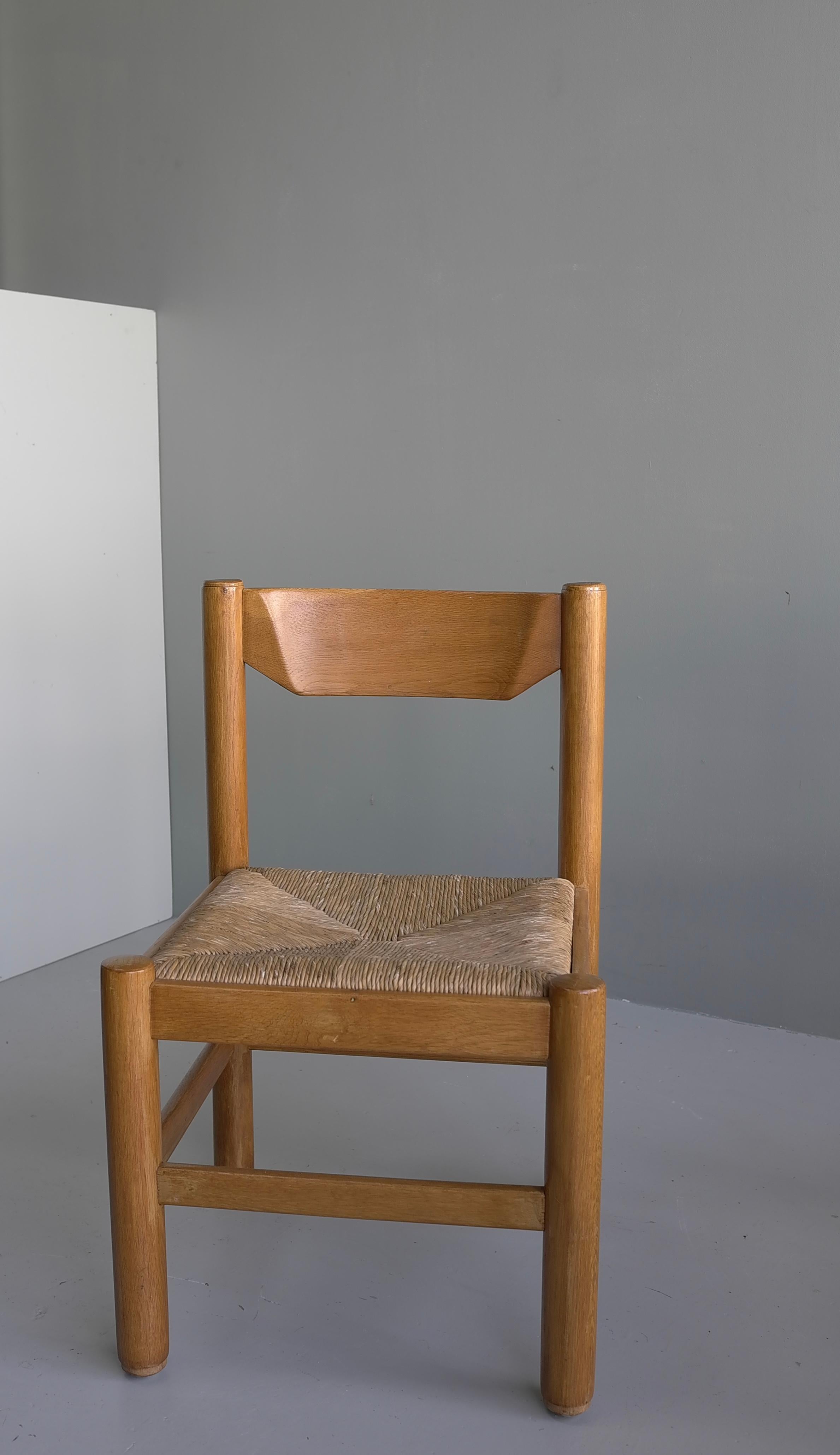 Set of Six Oak and Rush Chairs in Style of Charlotte Perriand, France, 1960 In Good Condition In Den Haag, NL