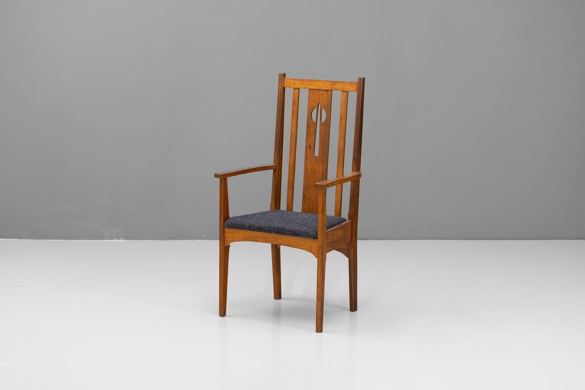 Set of Six Oak Dining Chairs (Mitte des 20. Jahrhunderts) im Angebot