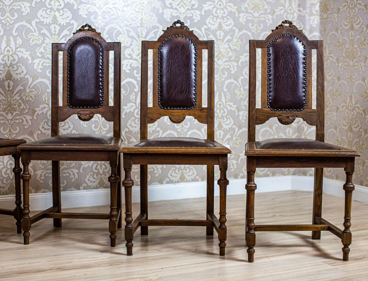We present you six oak chairs with upholstered seats and backrests.
The set is from the turn of the 19th and 20th centuries.
The upholstery is secondary, made of dark bronze artificial leather, and finished with brass studs.
Furthermore, the