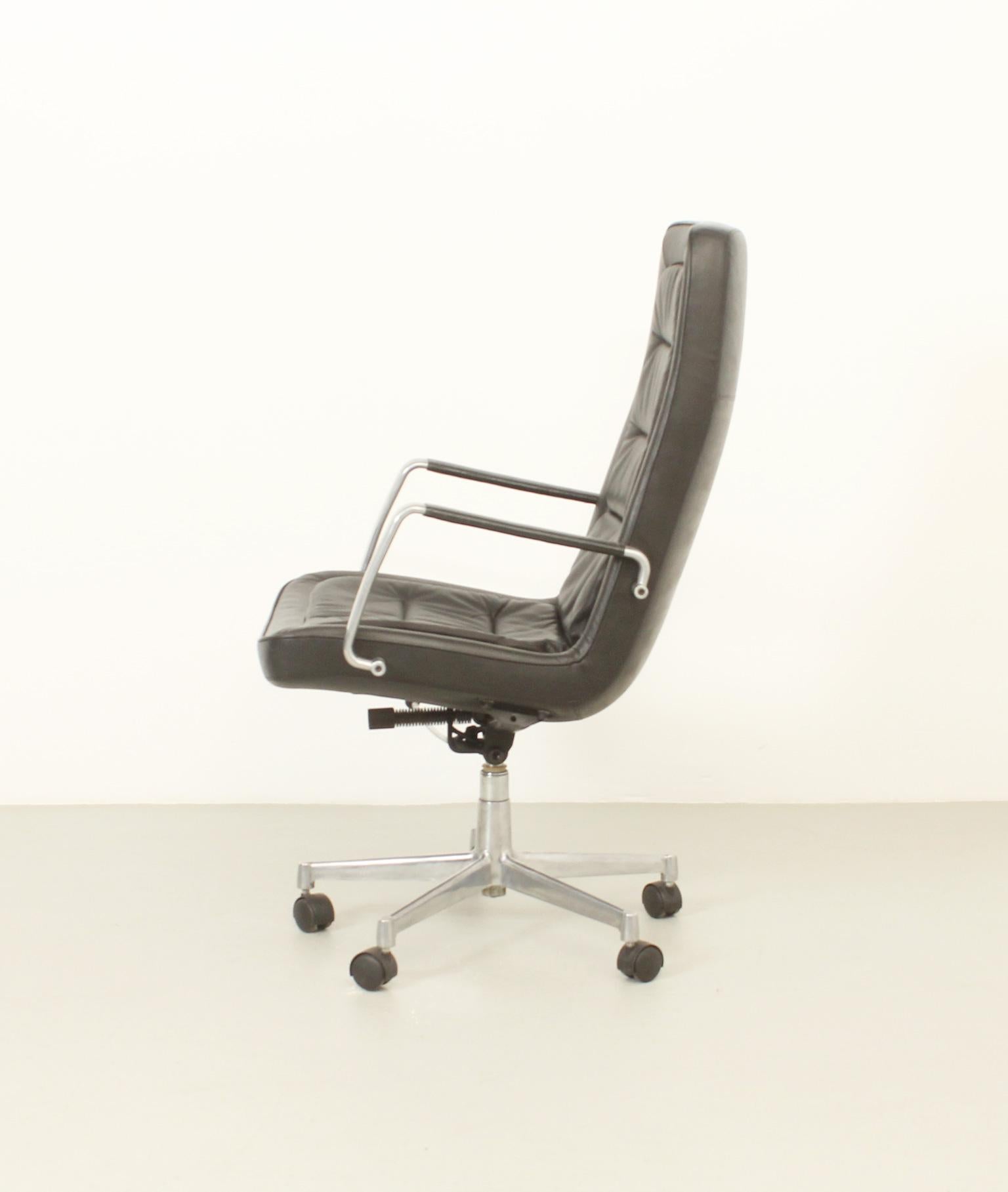 Set of Six Office Chairs by Jørgen Kastholm for Kill International, Germany For Sale 4
