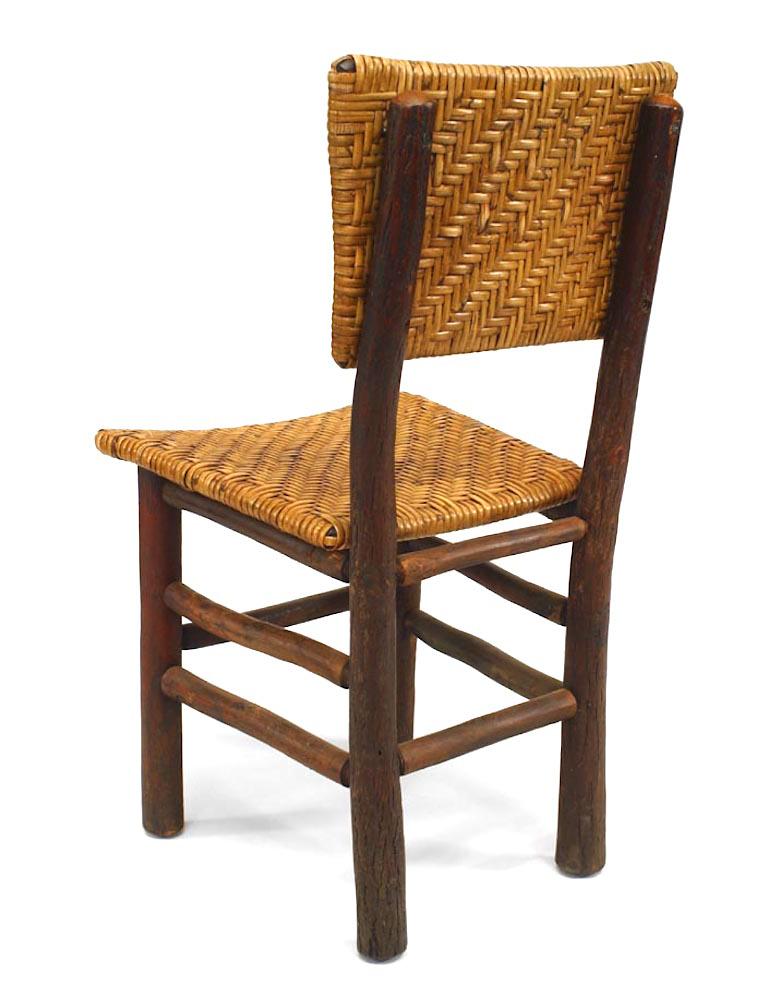 Satz von 6 rustikalen Beistellstühlen aus altem Hickory-Rattan (Mitte des 20. Jahrhunderts) im Angebot