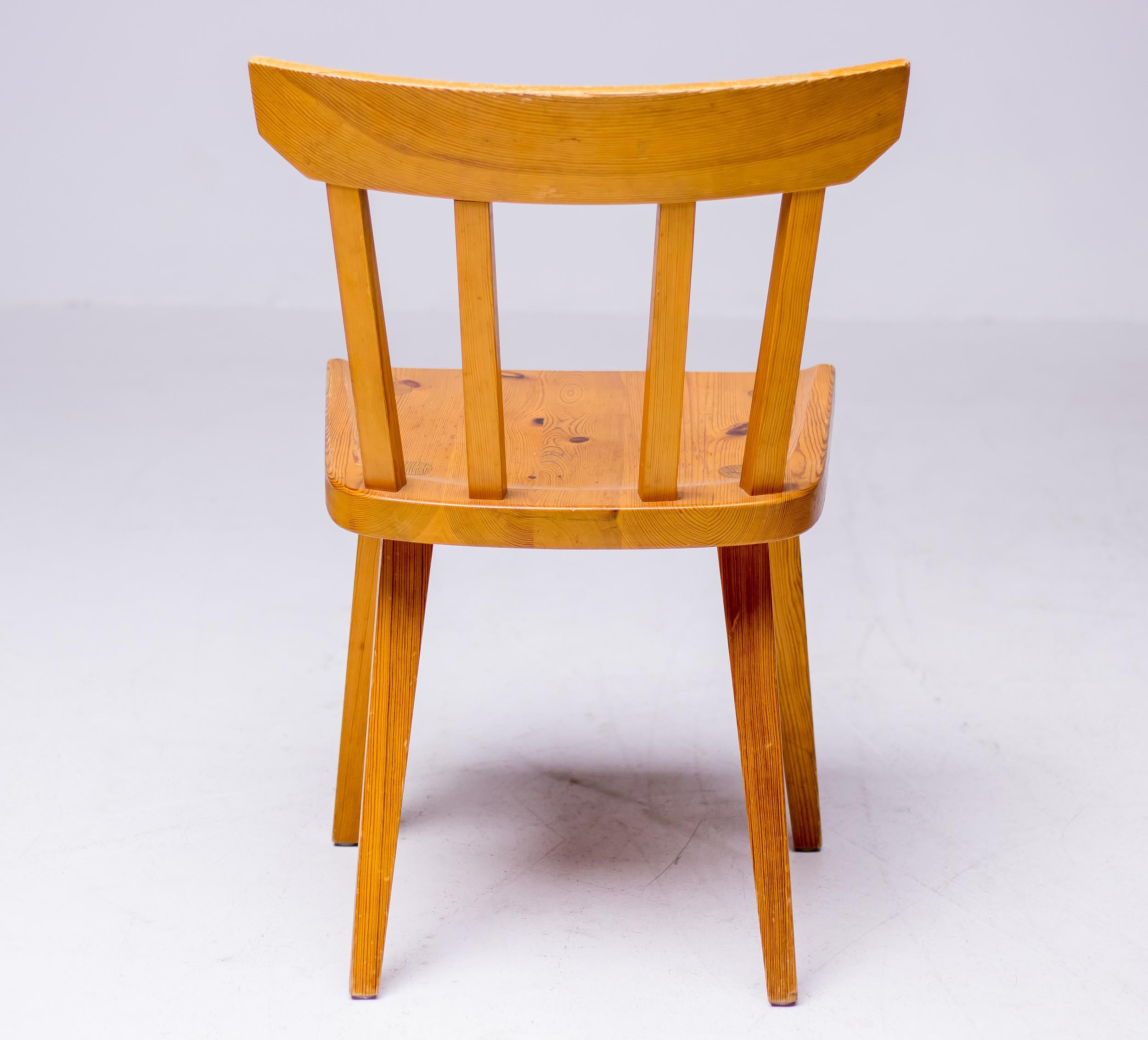 Pin Ensemble de six chaises d'appoint en pin d'Oregon par Roland Wilhelmsson, Suède, années 1960 en vente