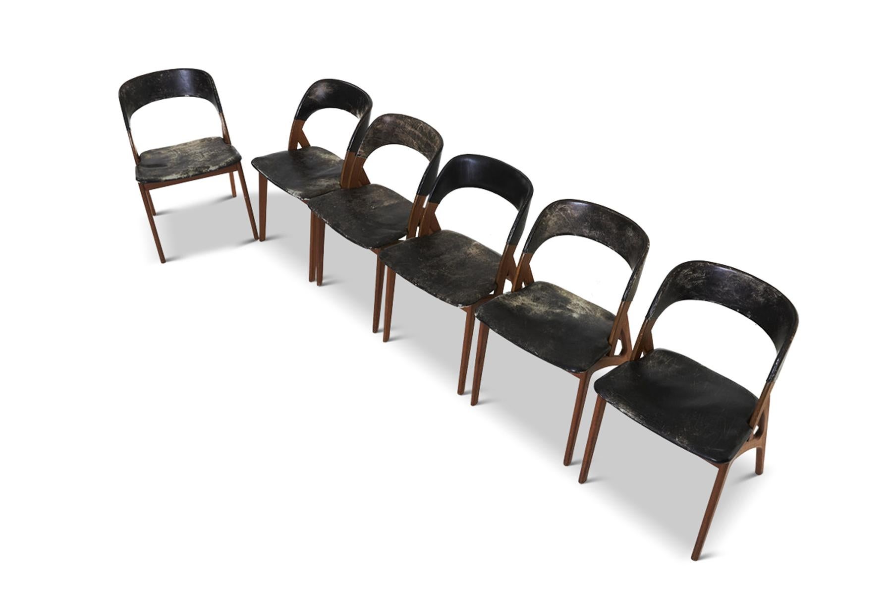 Set of Six Organic Teak Dining Chairs in Black Leather In Good Condition For Sale In Berkeley, CA