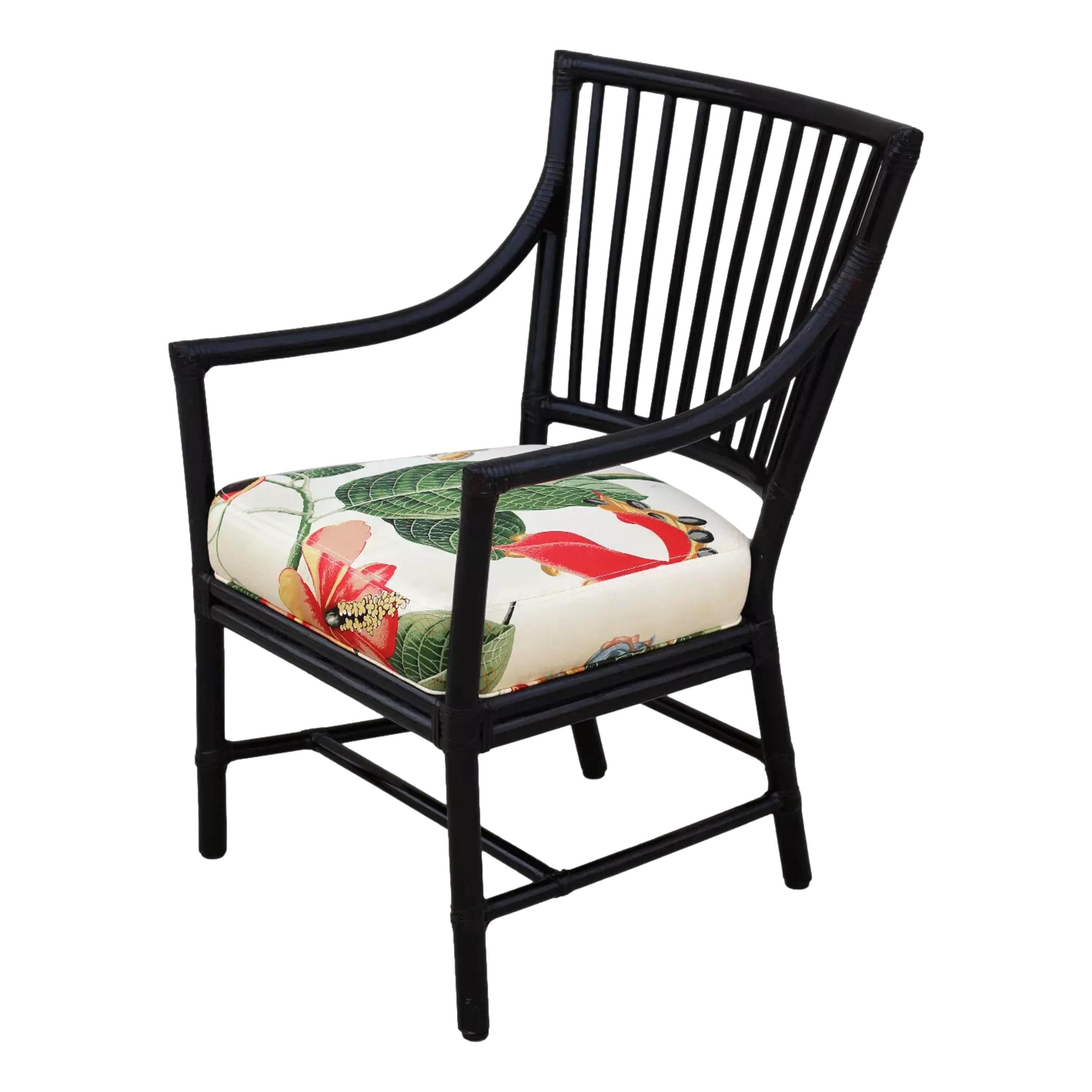 Superbe ensemble de six chaises de salle à manger en rotin de bambou - toutes des chaises à accoudoir - un design moderne organique contemporain par Orlando Diaz-Azcuy pour McGuire. On dit qu'à côté de John et Orlando McGuire, aucun autre designer