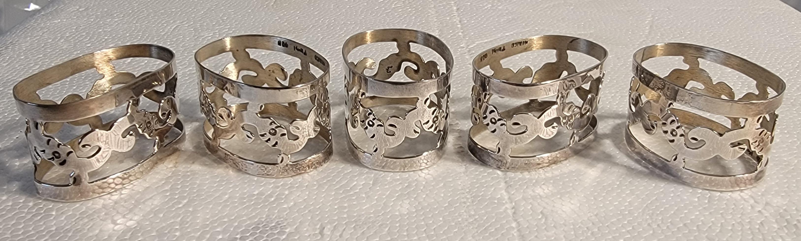 Arte popolare Set di sei porta tovaglioli decorati in argento sterling in vendita