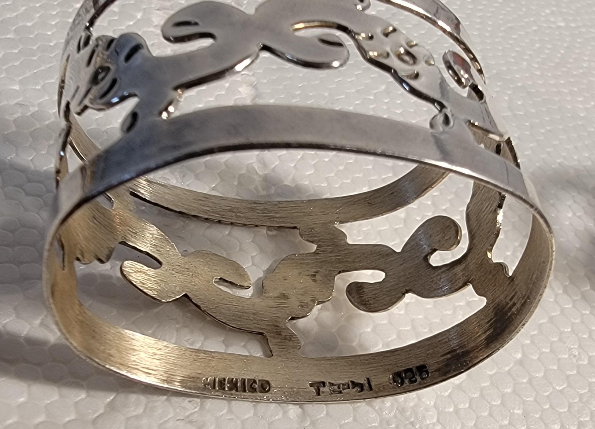 XX secolo Set di sei porta tovaglioli decorati in argento sterling in vendita