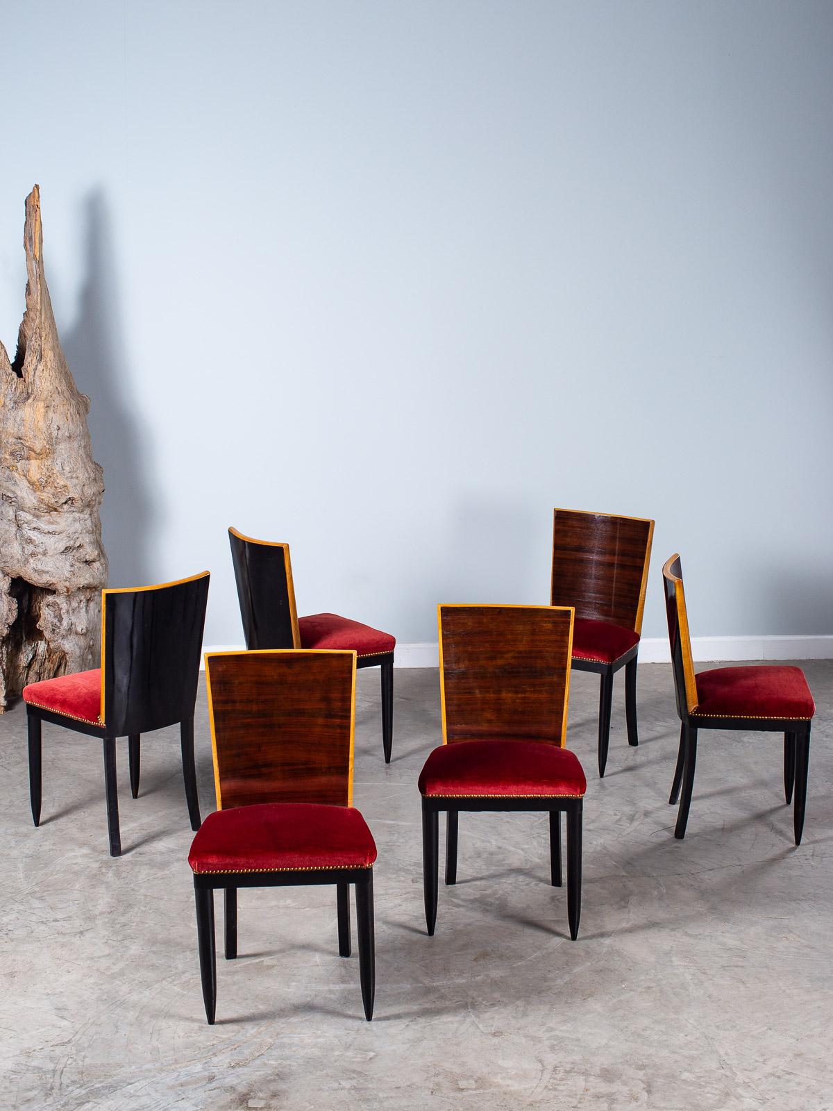 Set of six vintage Italian chairs designed by Osvaldo Borsani, circa 1950. These chic Mid-Century Modern chairs have a distinctive line that gives them their timeless contemporary flavor. The curved back is faced with rosewood set with the grain