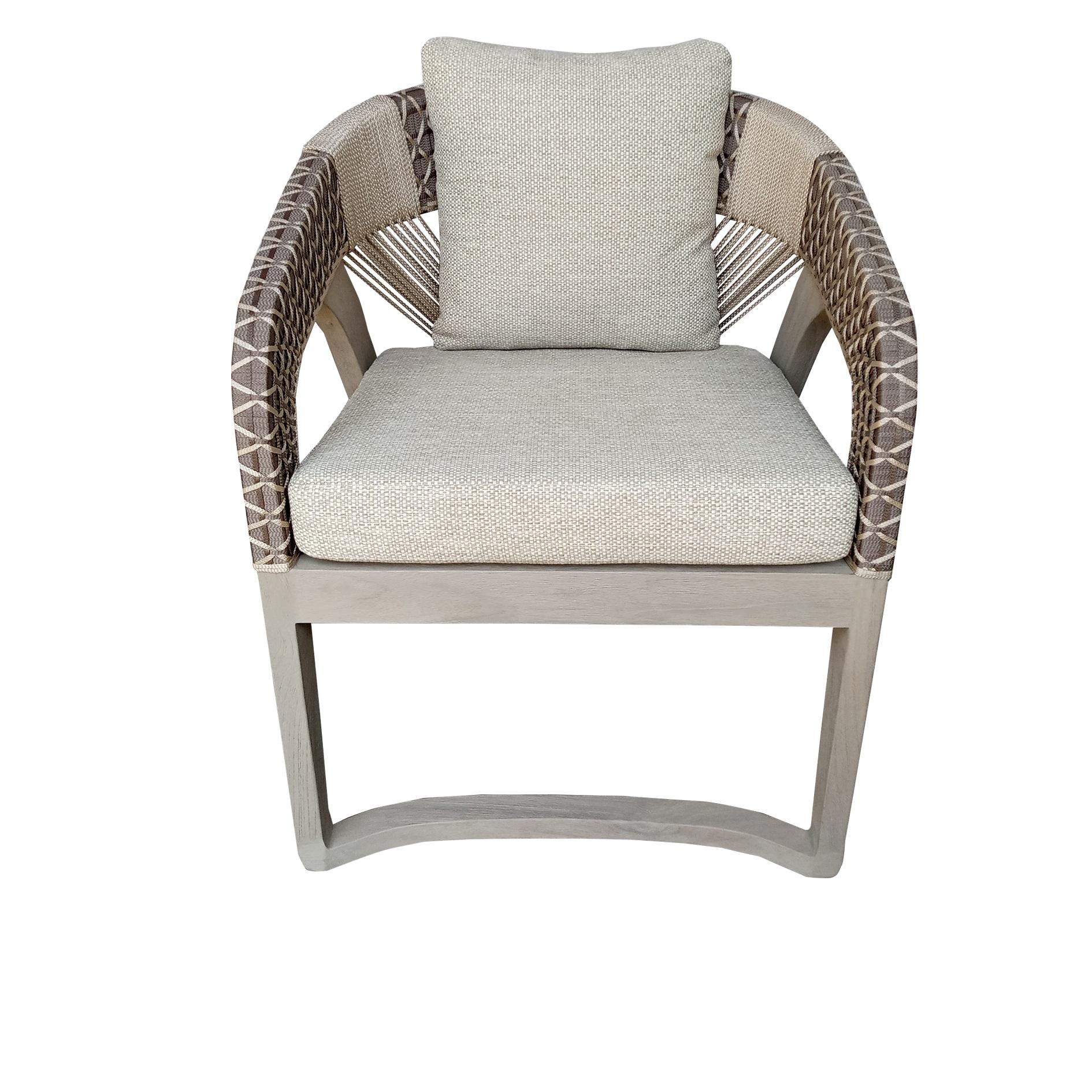 Balinais Ensemble de six chaises de salle à manger d'extérieur en teck gris rustique en vente