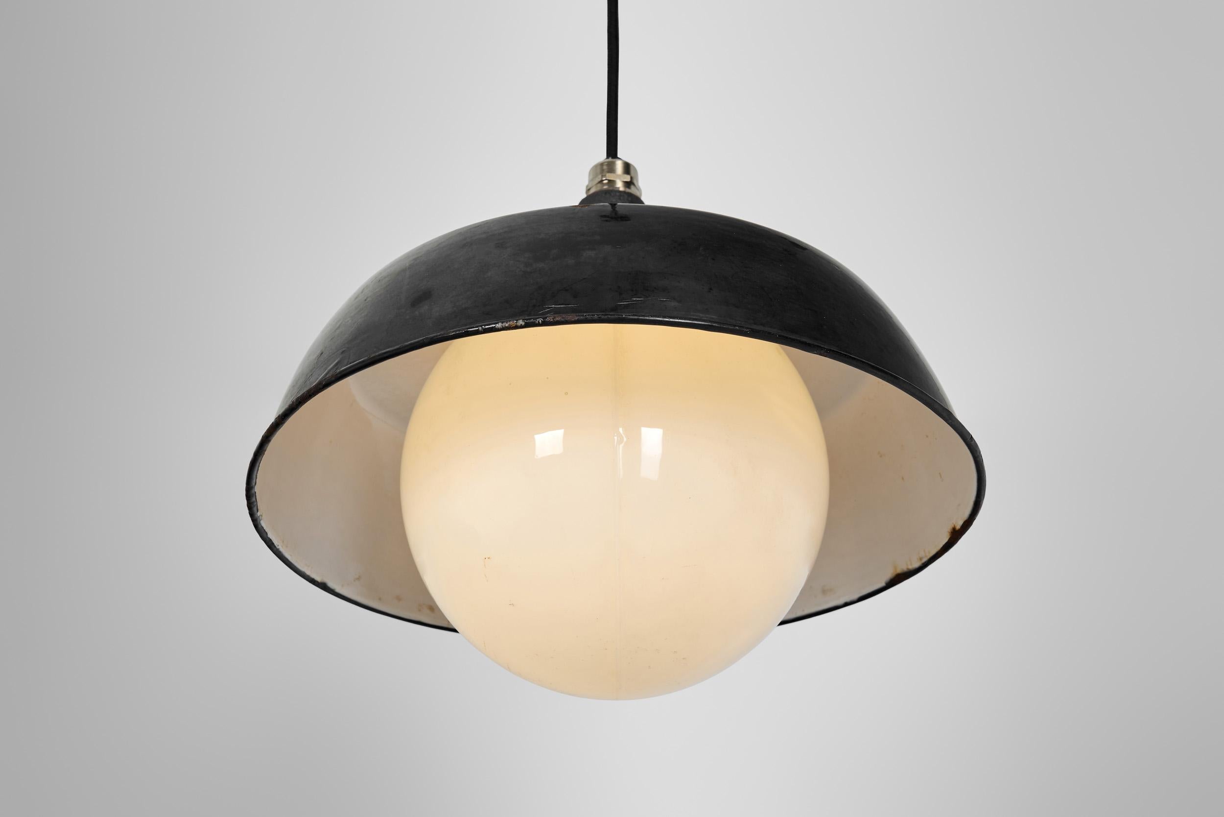 Set di sei lampade a sospensione di Paavo Tynell per Taito, Finlandia, 1930 ca. in vendita 7