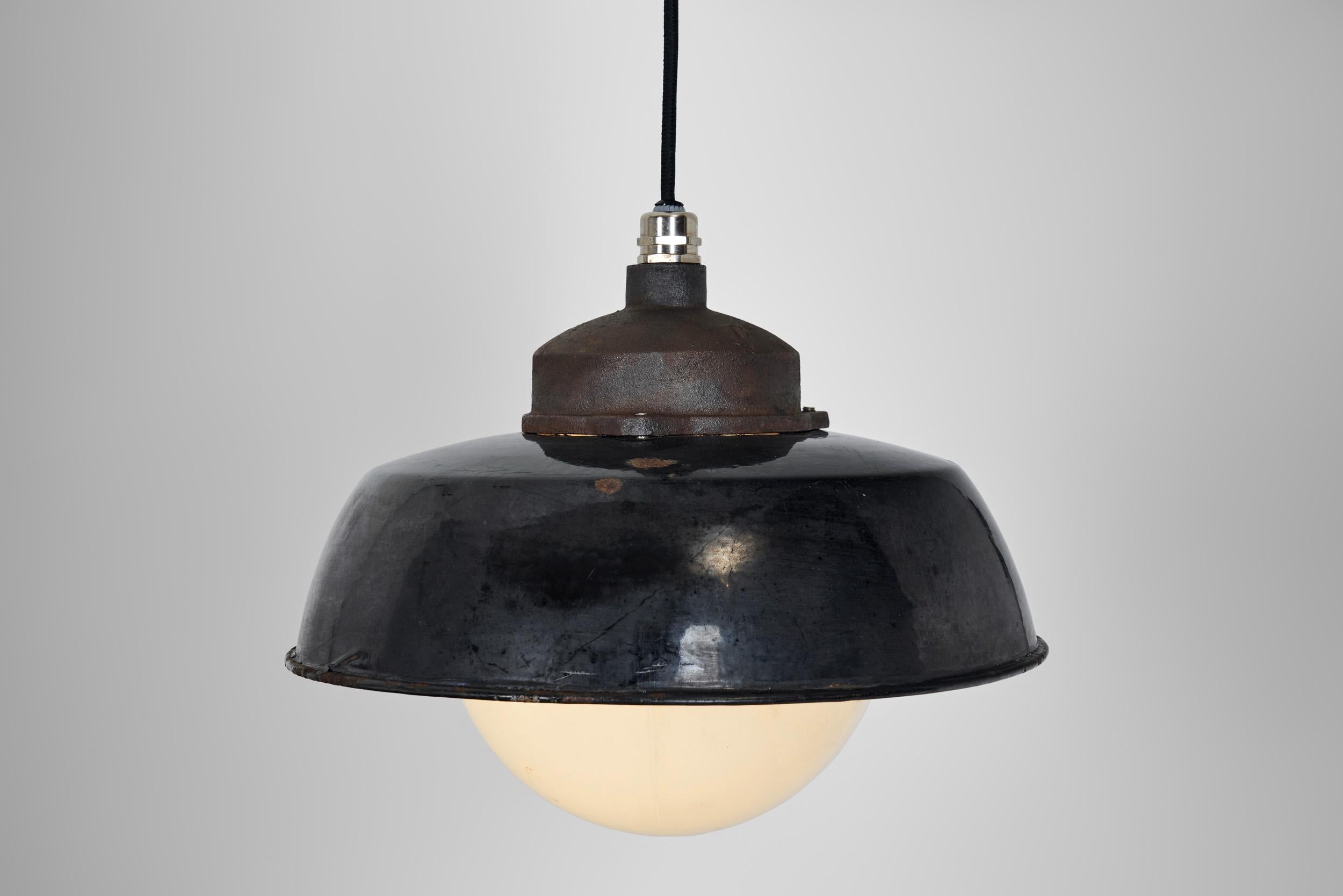 Set di sei lampade a sospensione di Paavo Tynell per Taito, Finlandia, 1930 ca. in vendita 1