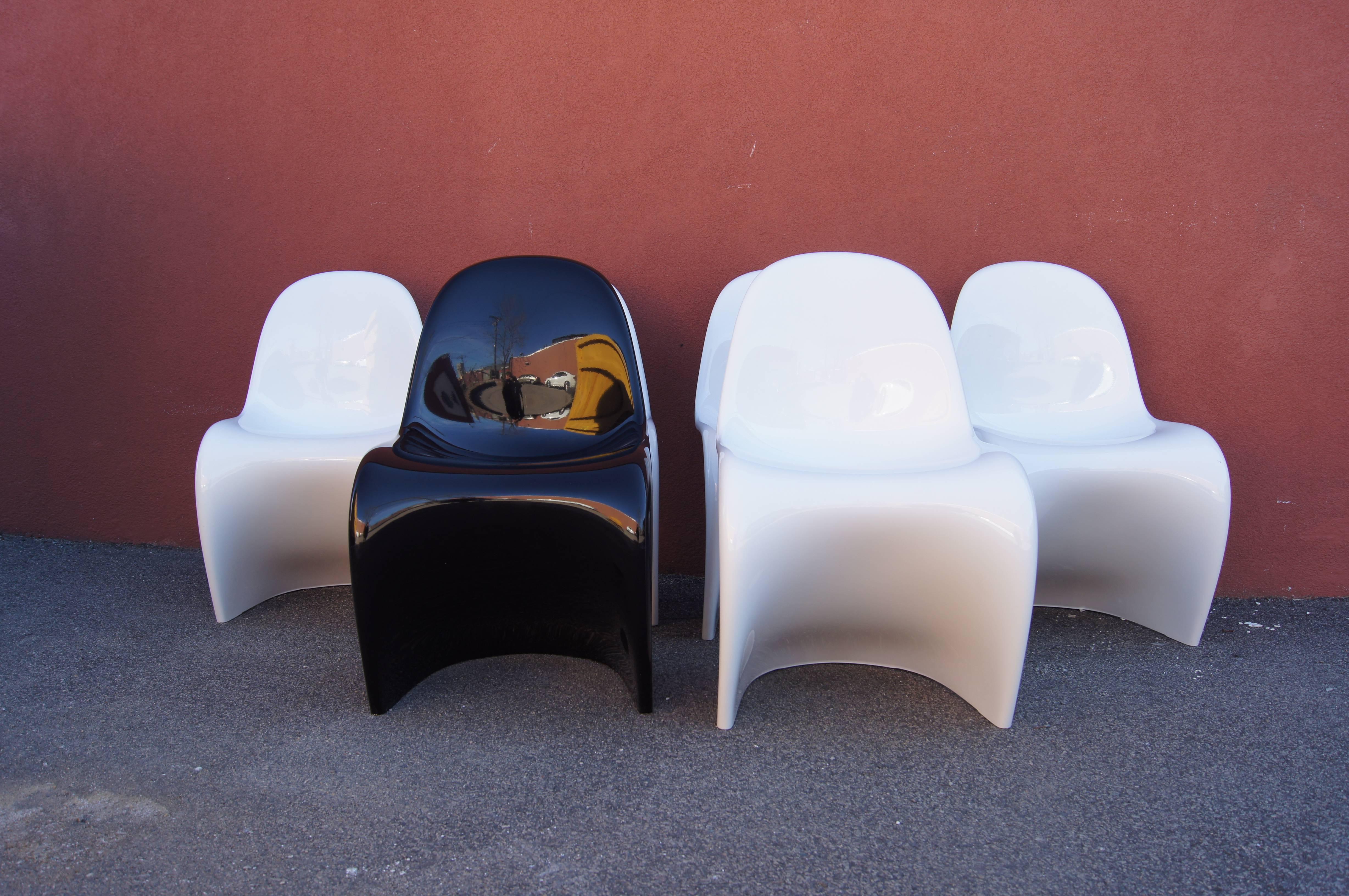 Captivated by the potential of plastic, Danish designer Verner Panton created the first single-form injection-molded chair, which was originally manufactured by Vitra for Herman Miller in 1967. Cantilevered into a sinuous S, the chair is easily