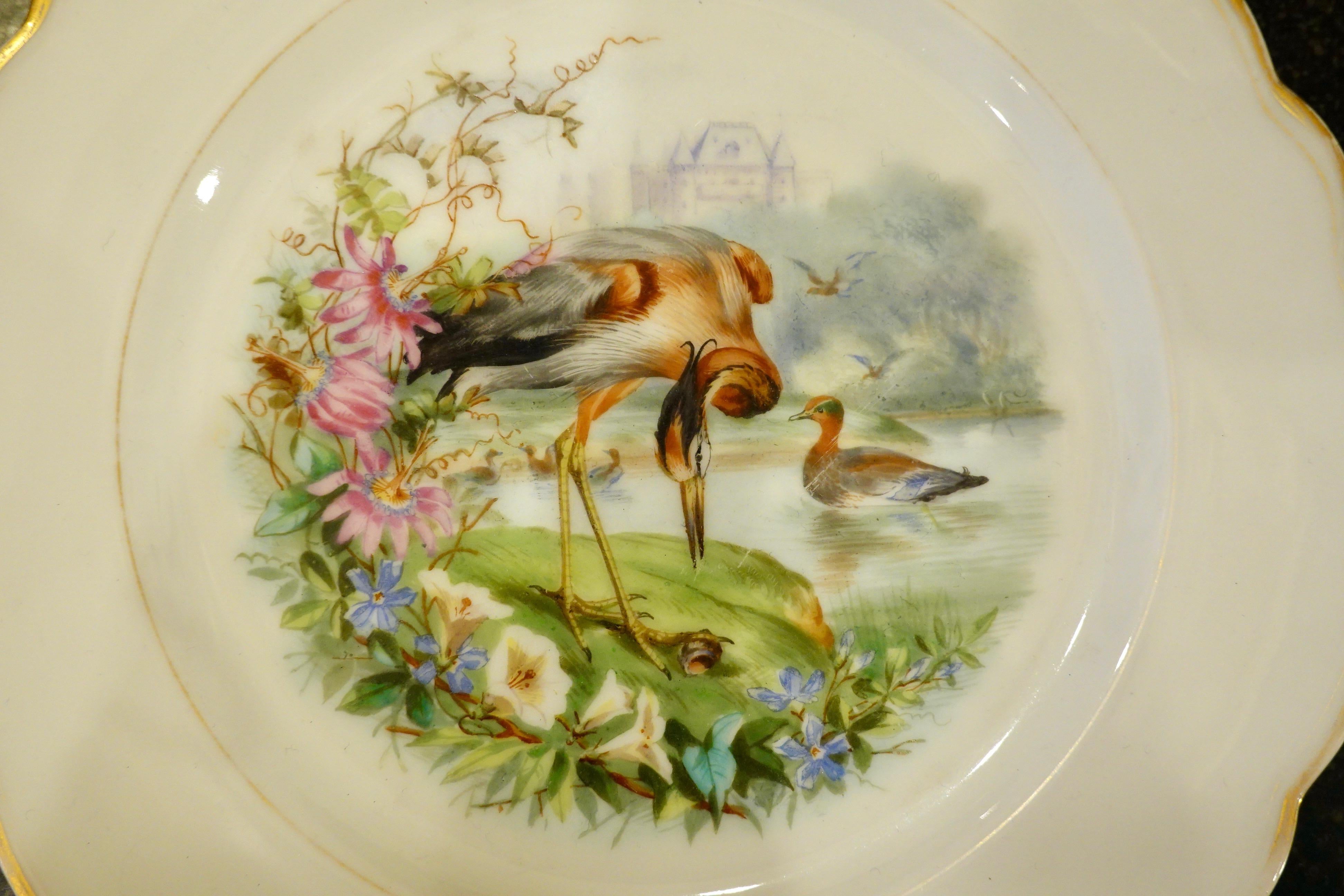 Ensemble de six assiettes à fruits en porcelaine de Paris avec des scènes d'animaux peintes à la main en vente 7