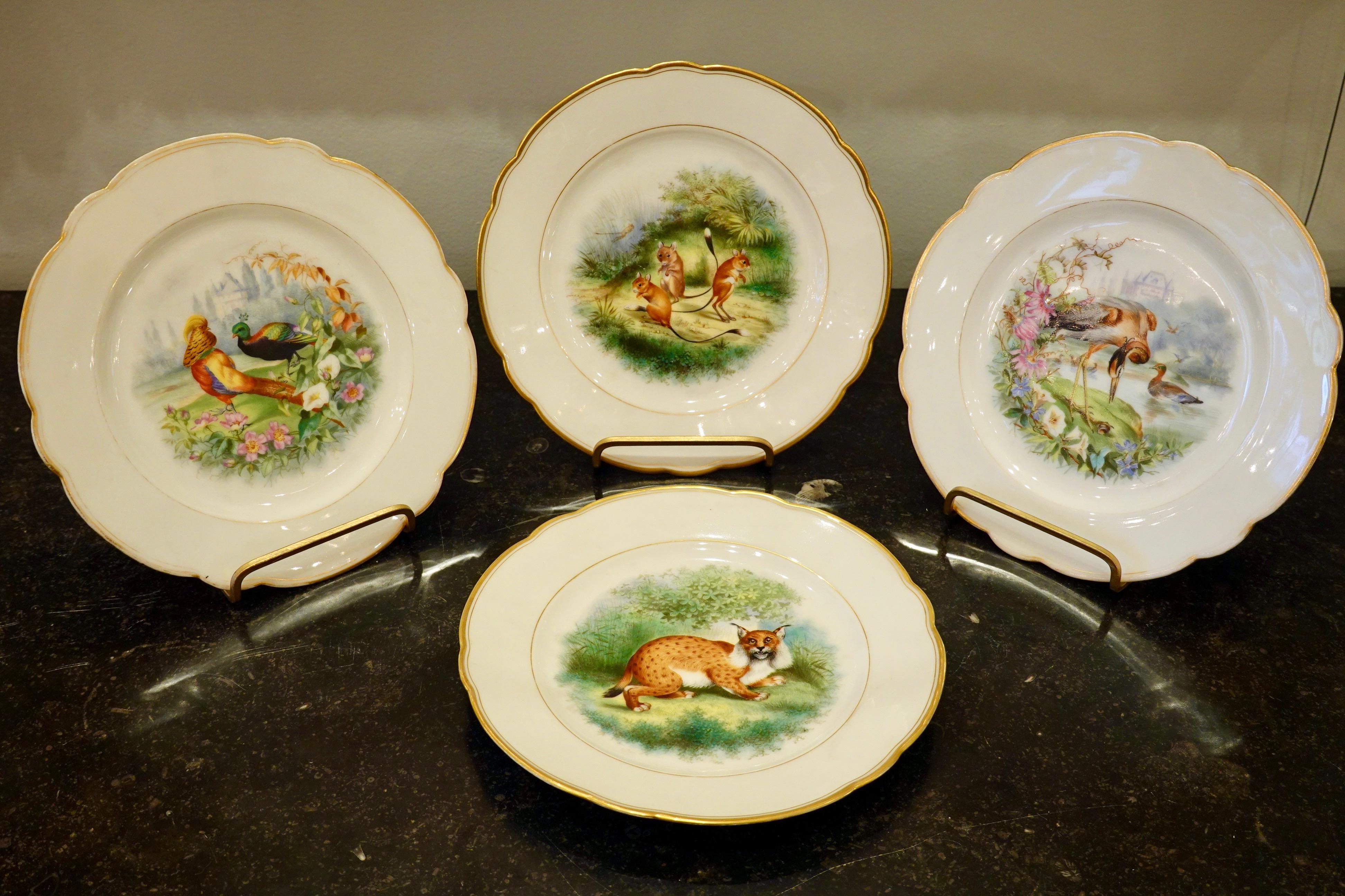 Napoléon III Ensemble de six assiettes à fruits en porcelaine de Paris avec des scènes d'animaux peintes à la main en vente