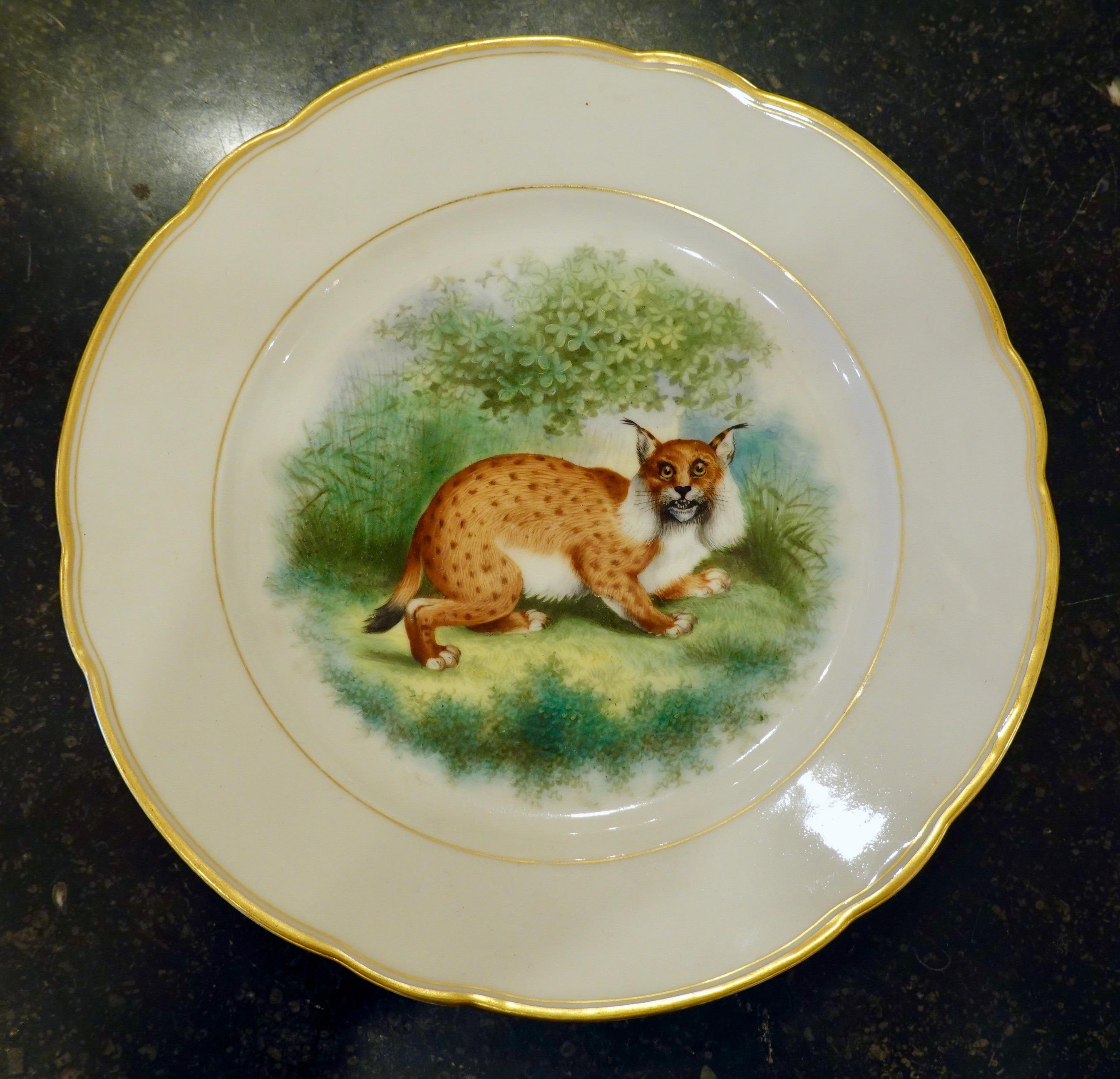 Français Ensemble de six assiettes à fruits en porcelaine de Paris avec des scènes d'animaux peintes à la main en vente