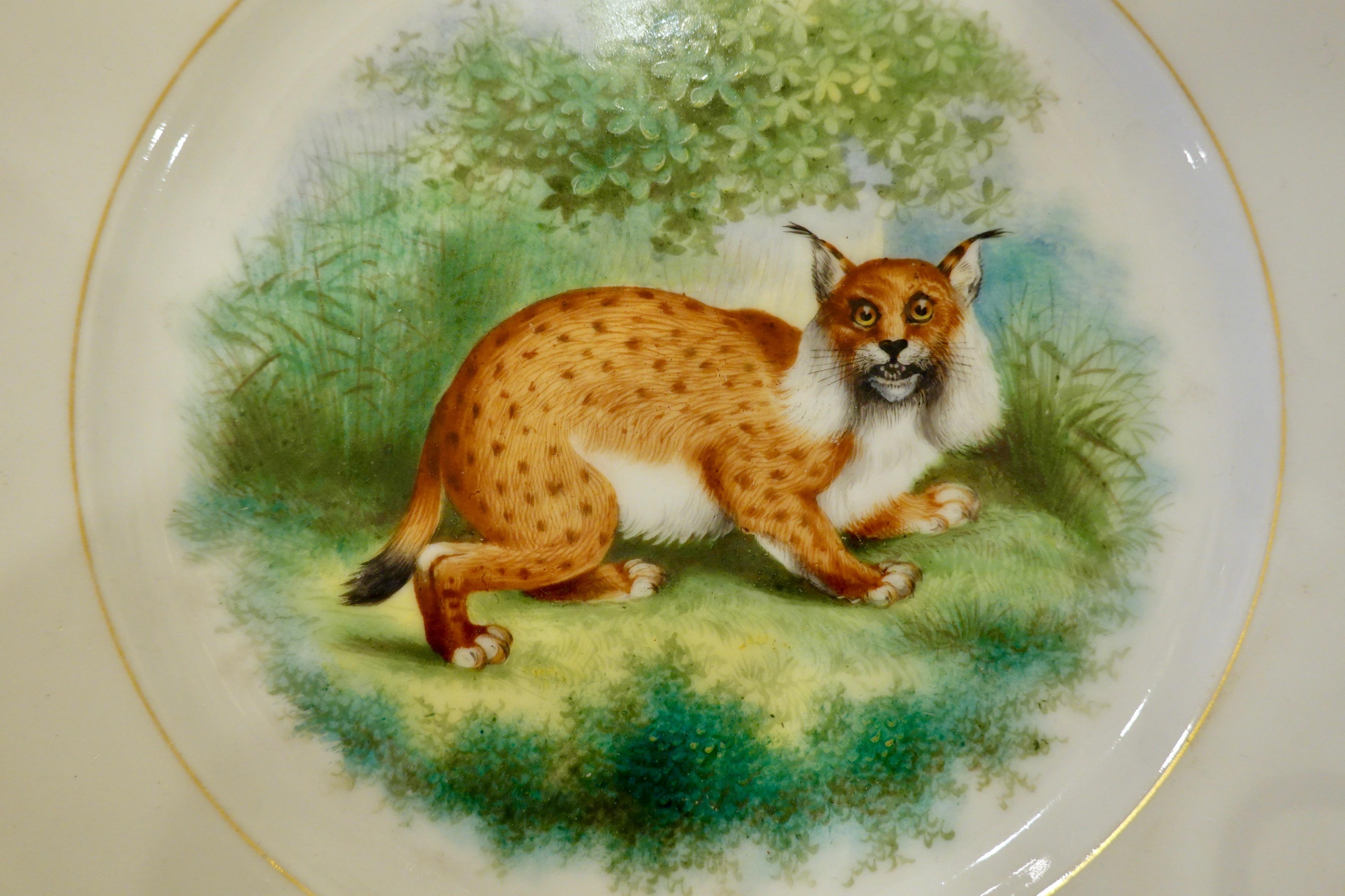 Doré Ensemble de six assiettes à fruits en porcelaine de Paris avec des scènes d'animaux peintes à la main en vente