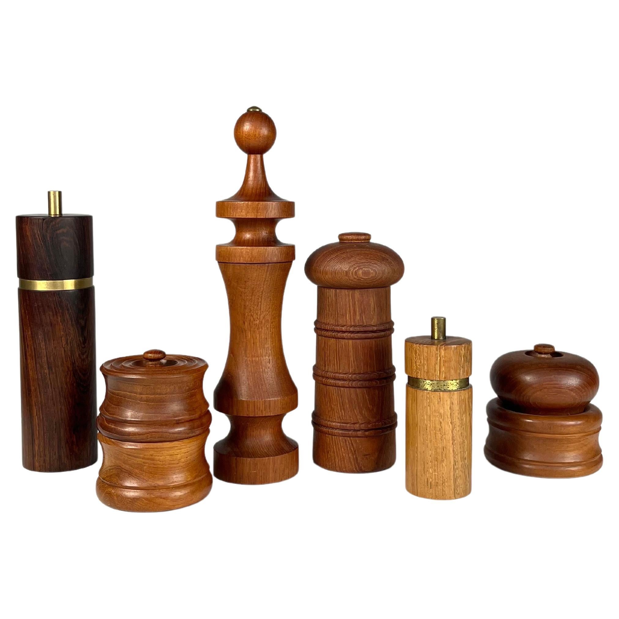A beautiful collection of Danish pepper mills. From left to right first photo:

- Sven Petersen for SAAP, Denmark, 1960s, made of rosewood & brass, h: 22 cm, d: 6 cm

- by Nissen Denmark, 1960s, made of teak, H: 10.5 cm, D: 9.5 cm.

- Harry