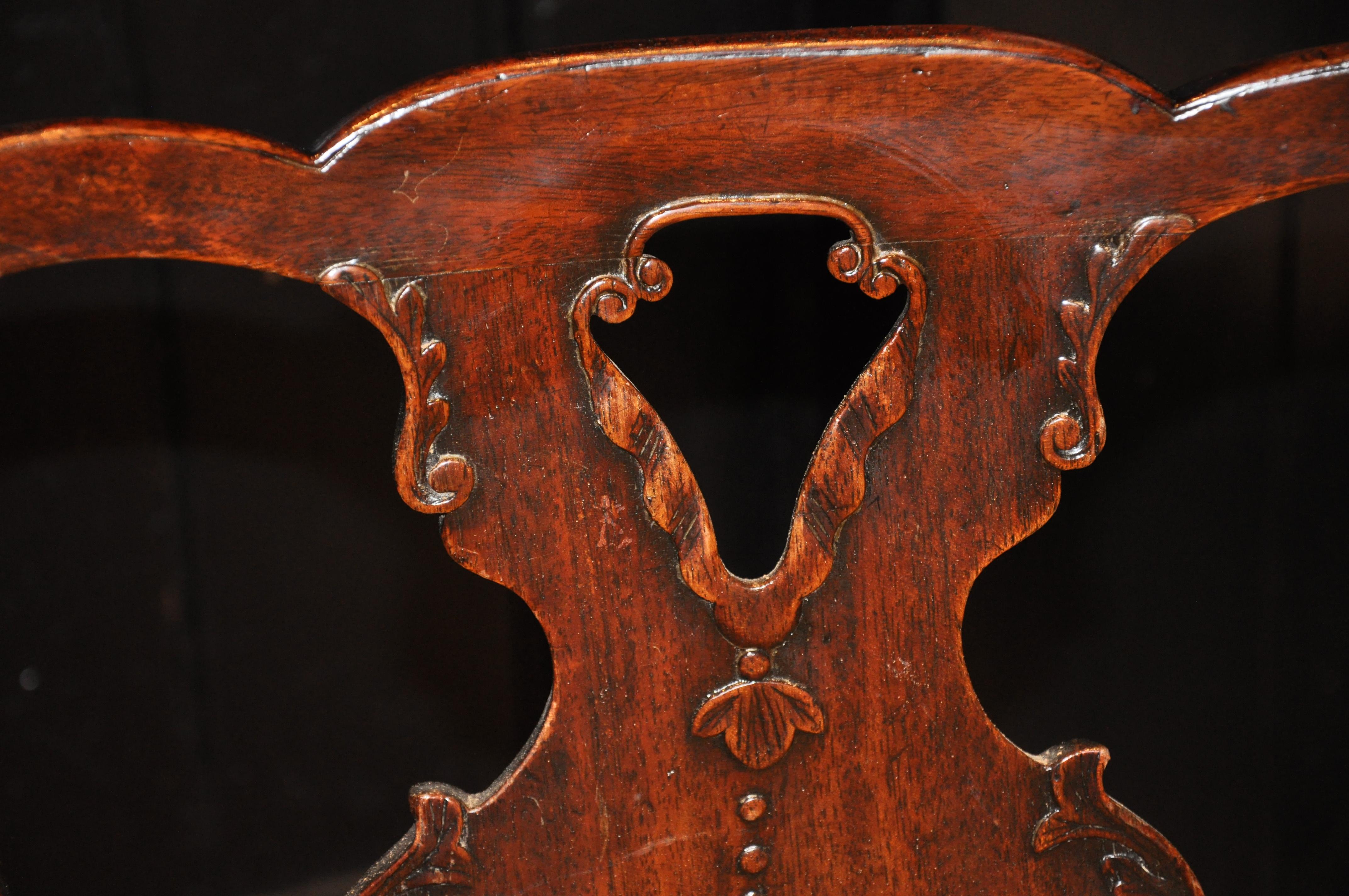 Set of Six Period 18th Century George II Walnut Dining Chairs For Sale 2