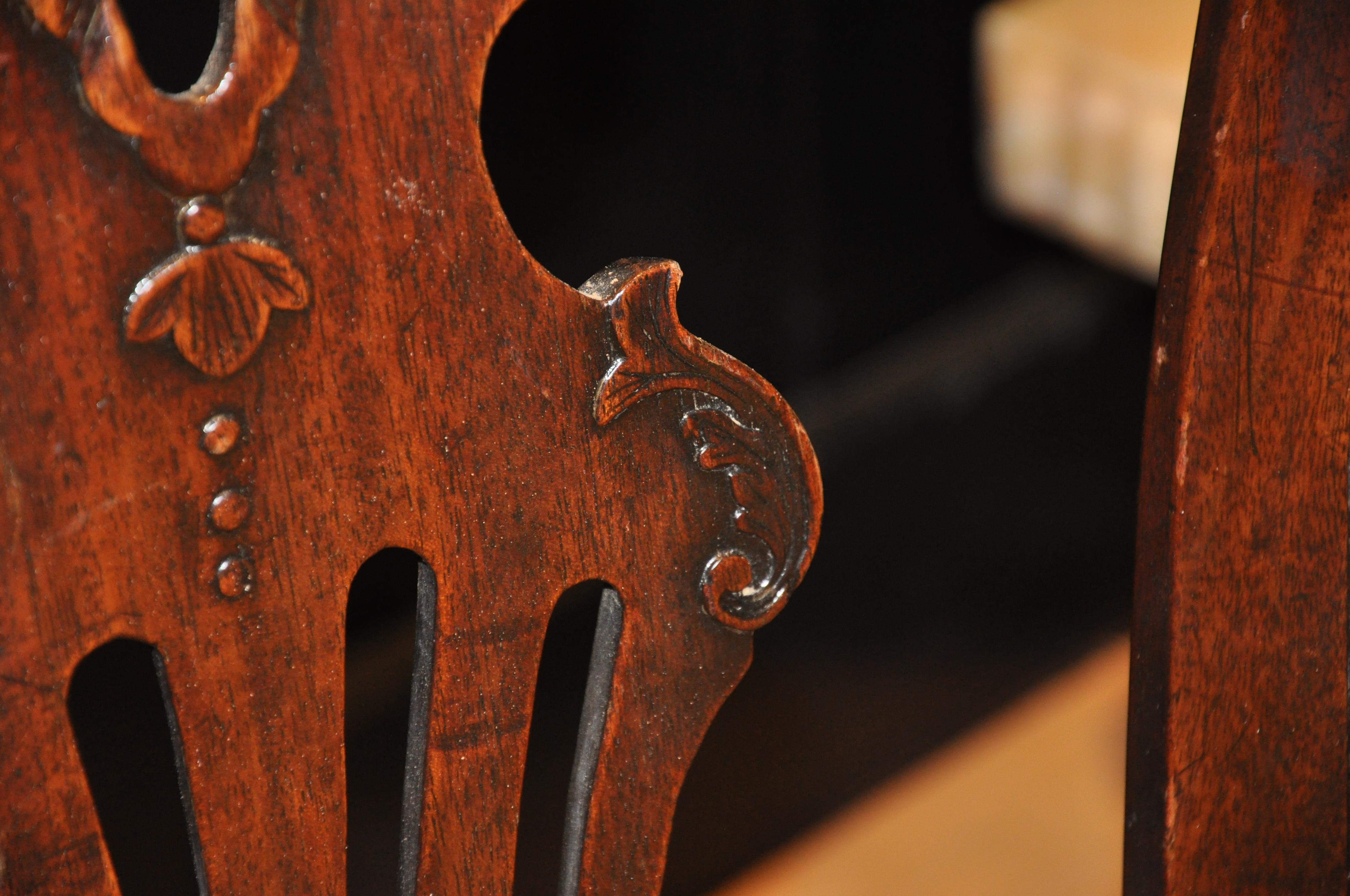 Set of Six Period 18th Century George II Walnut Dining Chairs For Sale 3