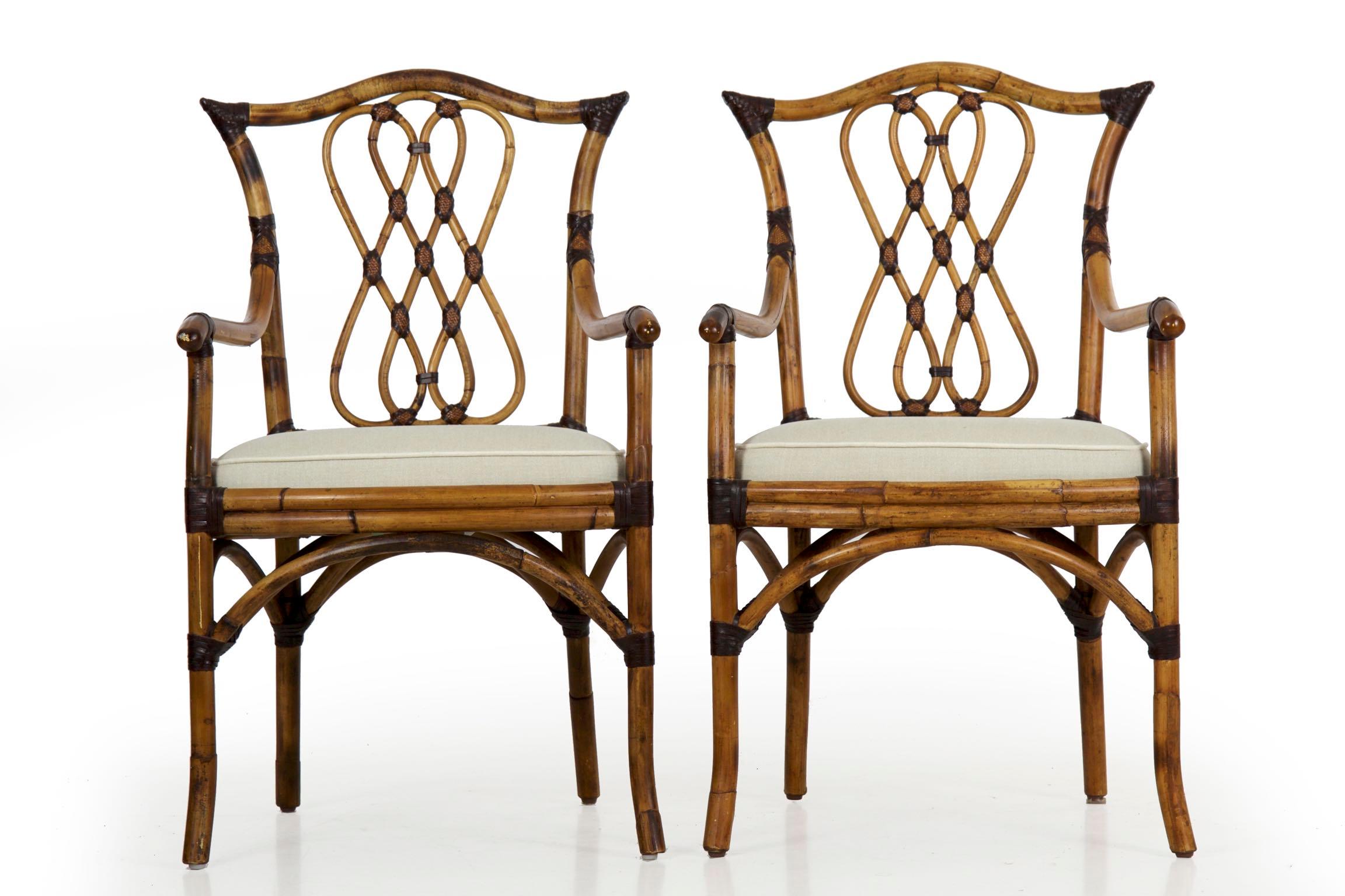 Ein eleganter und stilvoller Satz von sechs Esszimmerstühlen des Möbelbauers Pierce-Martin. Sie sind durchweg von sehr hoher Qualität und zeugen von hervorragender Handwerkskunst in diesem schwierigen Material. Das Rattan ist geflochten und an