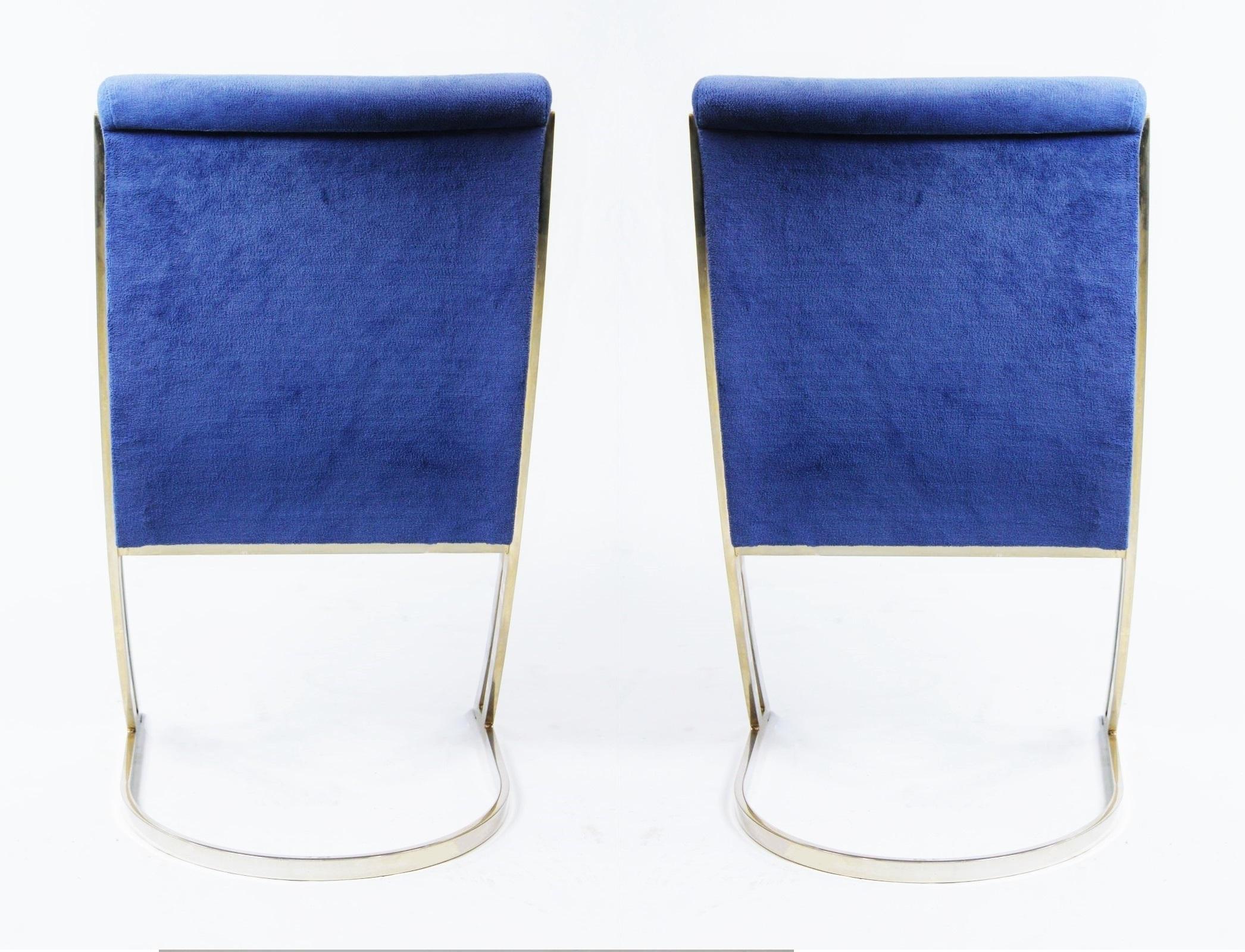 Ensemble de six chaises de salle à manger chromées Pierre Cardin en velours bleu Bon état - En vente à Dallas, TX