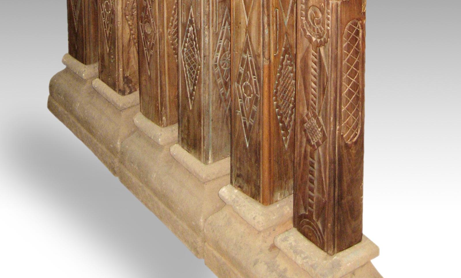 Autre Ensemble de six piliers, bois, pierre, Inde, 19ème siècle en vente