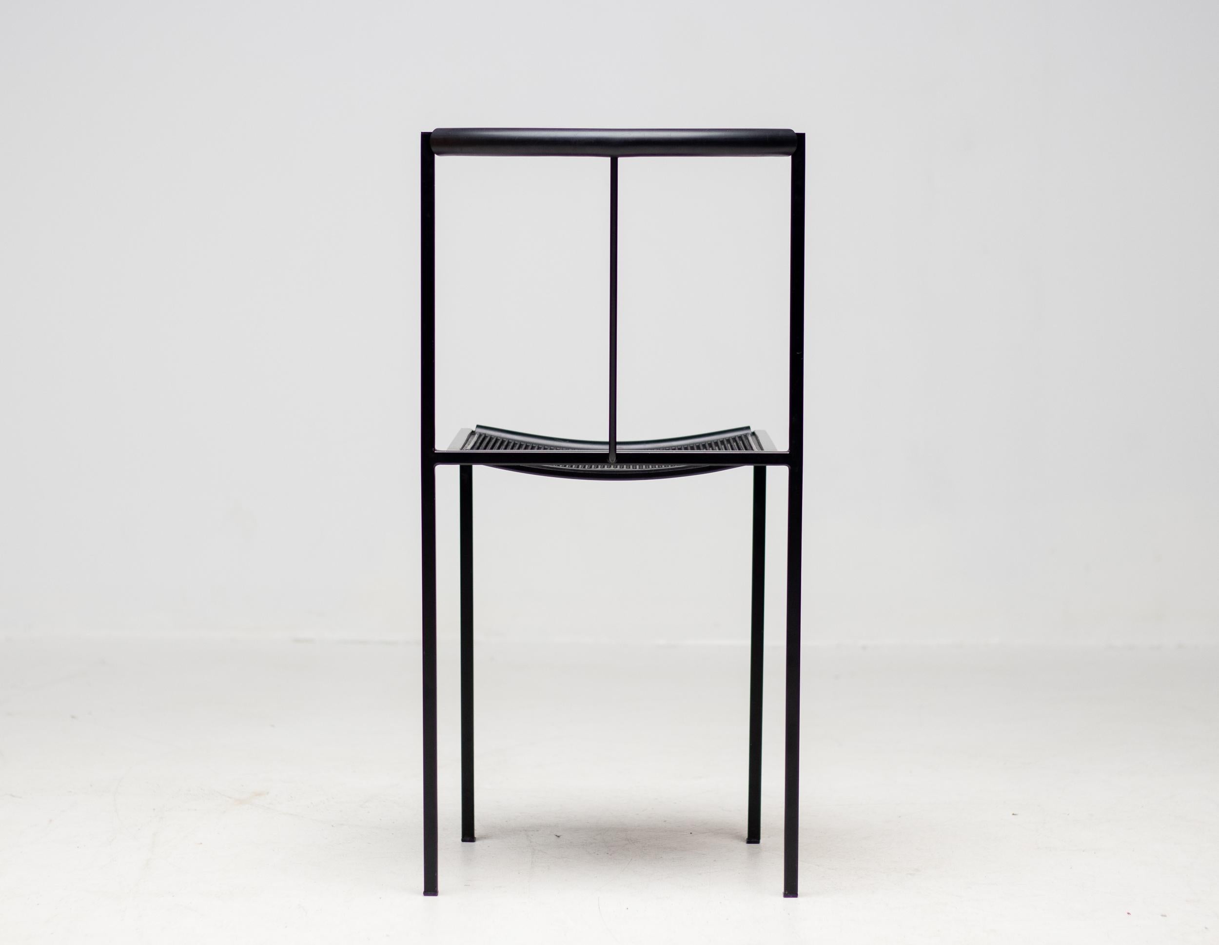 Set of 6 elegant Italian chairs designed by Maurizio Peregalli for Noto Zeus, Milano in 1984.
Square powder-coated steel tube, seat and backrest in molded Polyurethane.
Marked.
Priced as a set of 6.
      