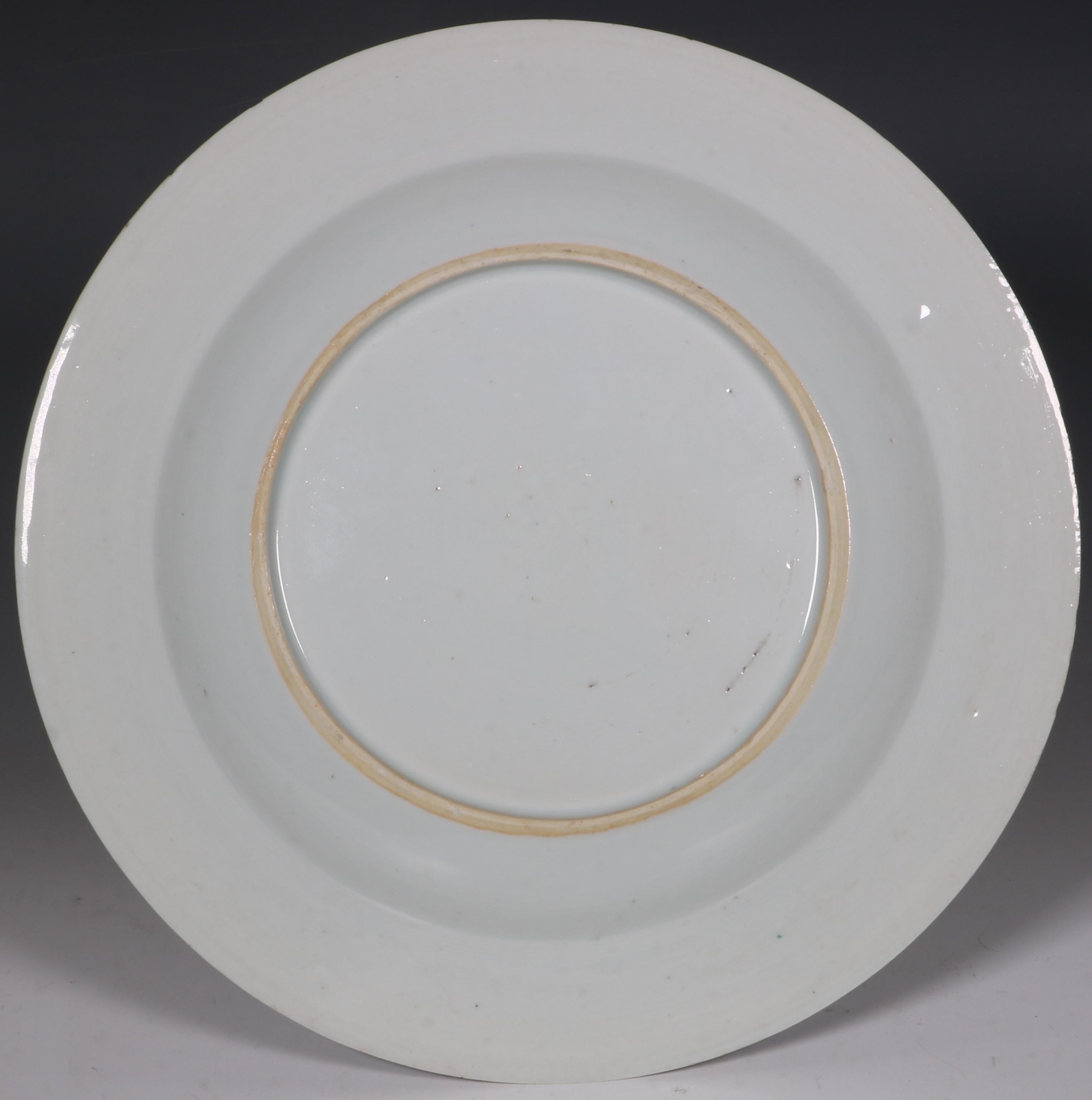 Set of Six Polychrome Chinese Export Porcelain Plates Qianlong, circa 1760 For Sale 8