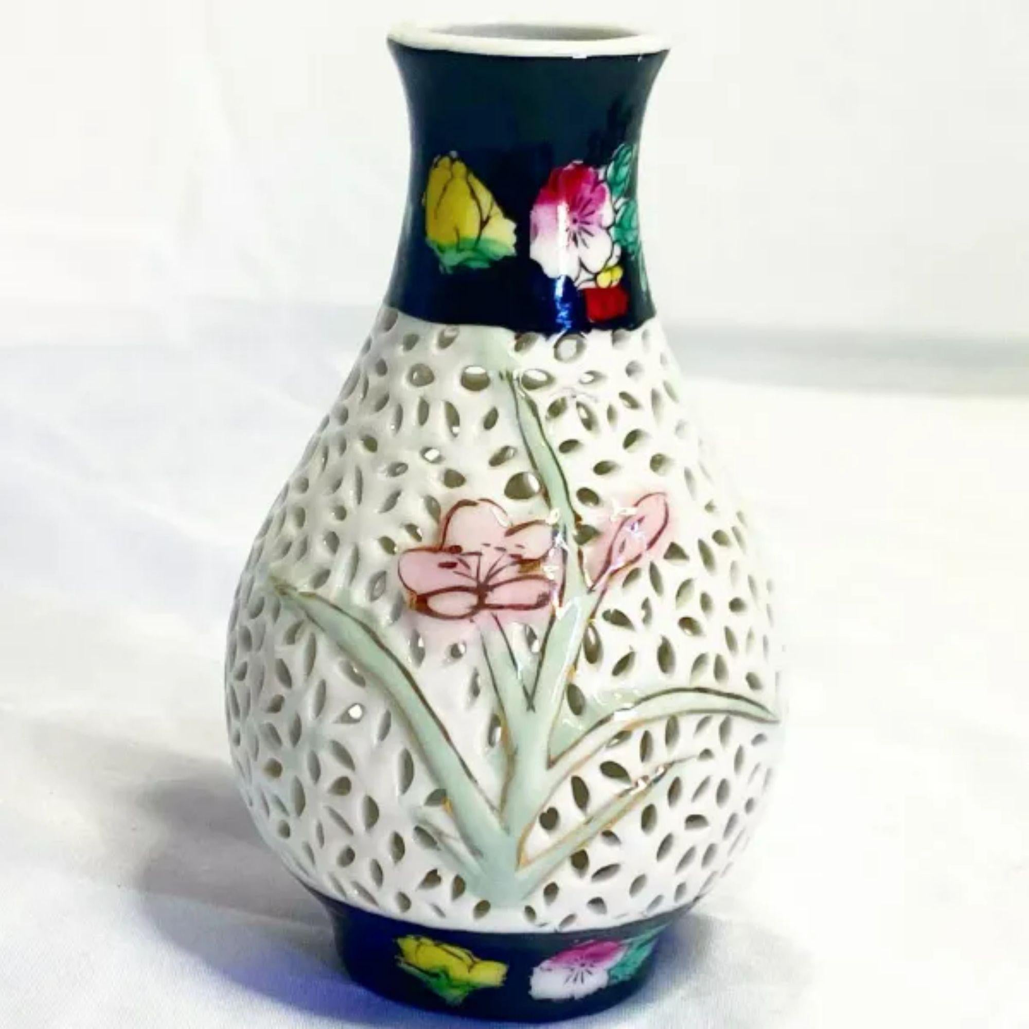 Set of six Porcelain Asian mini vases

Additional information: 
Material: Porcelain
Color: White
Style: Asian, Asian Antique, Vintage
Time Period: 1980s
Place of origin: China
Dimension: 2” L x 2” D x 4” H.