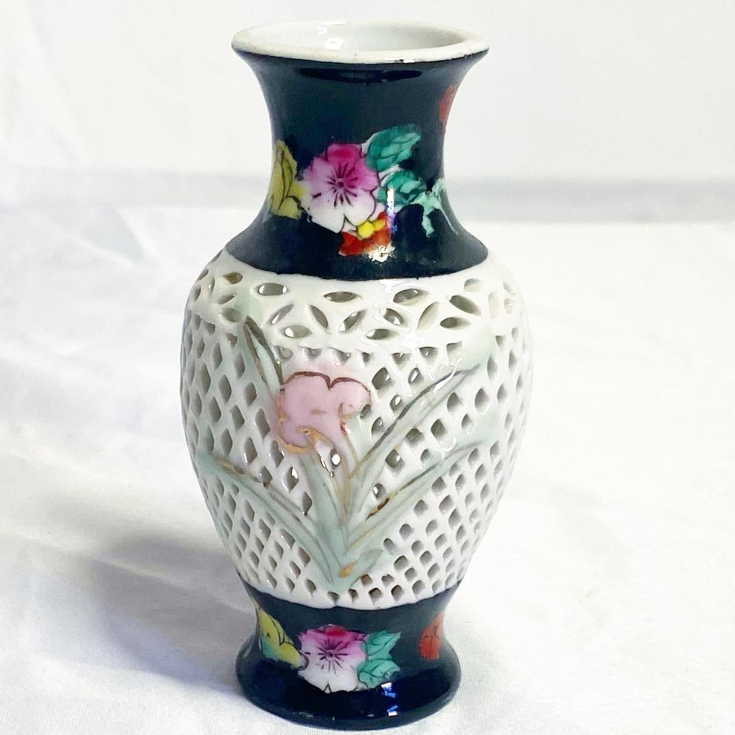 Set Of Six Porcelain Asian Mini Vases For Sale 1
