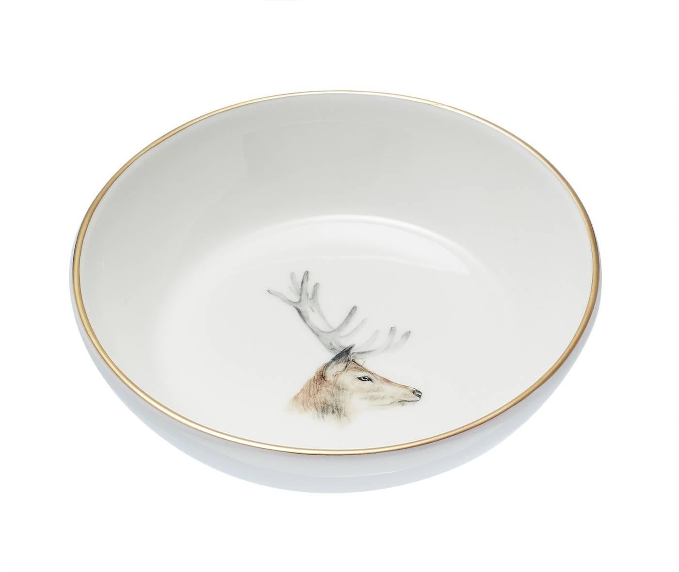 Juego de seis platos de porcelana con trofeos de caza para Claudia Pintado a mano en venta